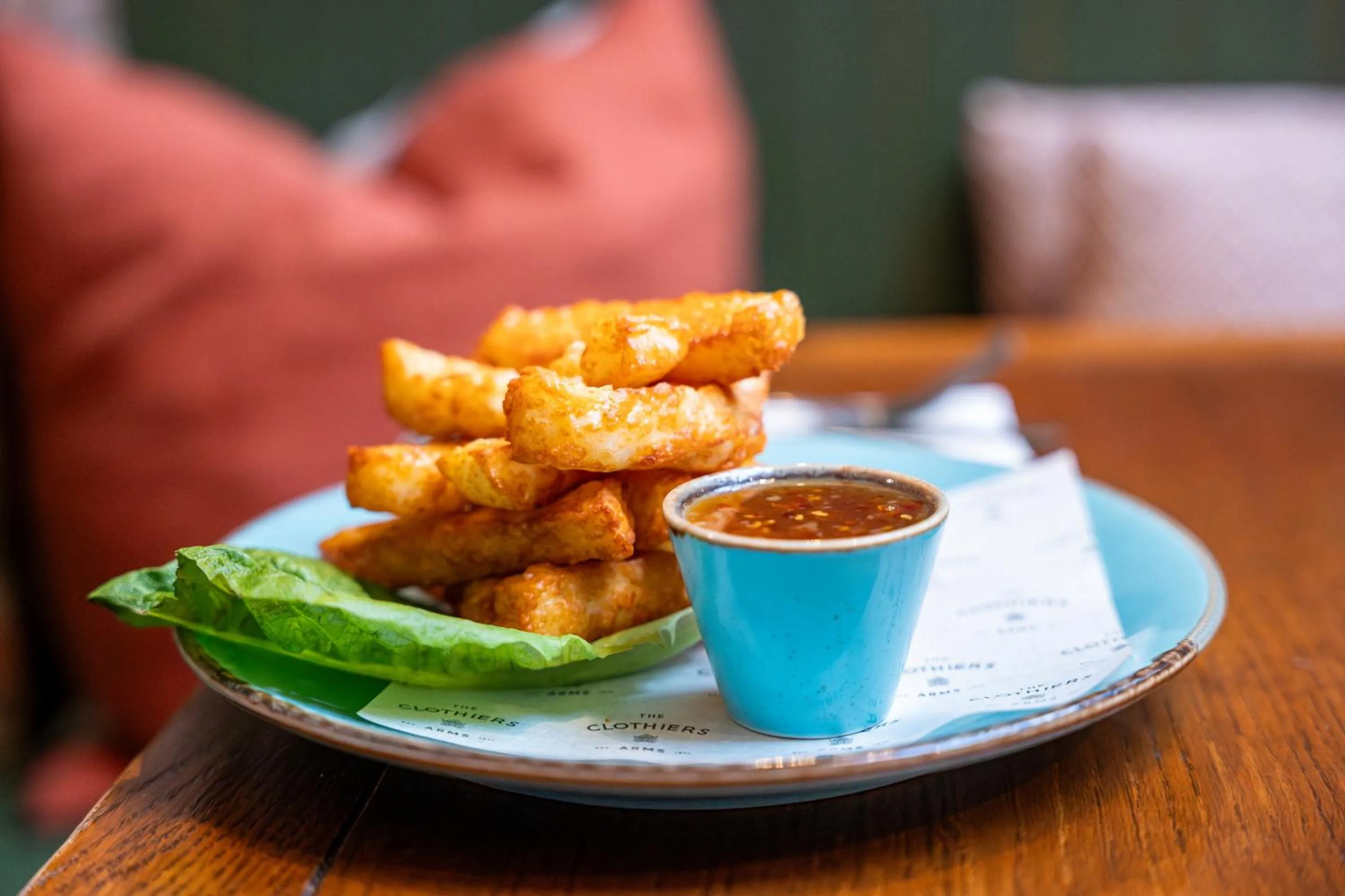 Food and drinks in The Clothiers Arms