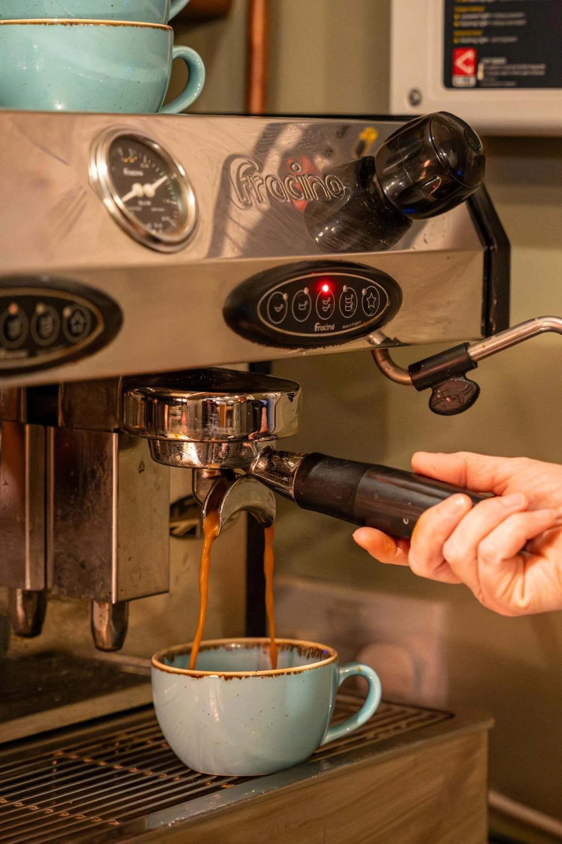 Food and drinks in The Clothiers Arms