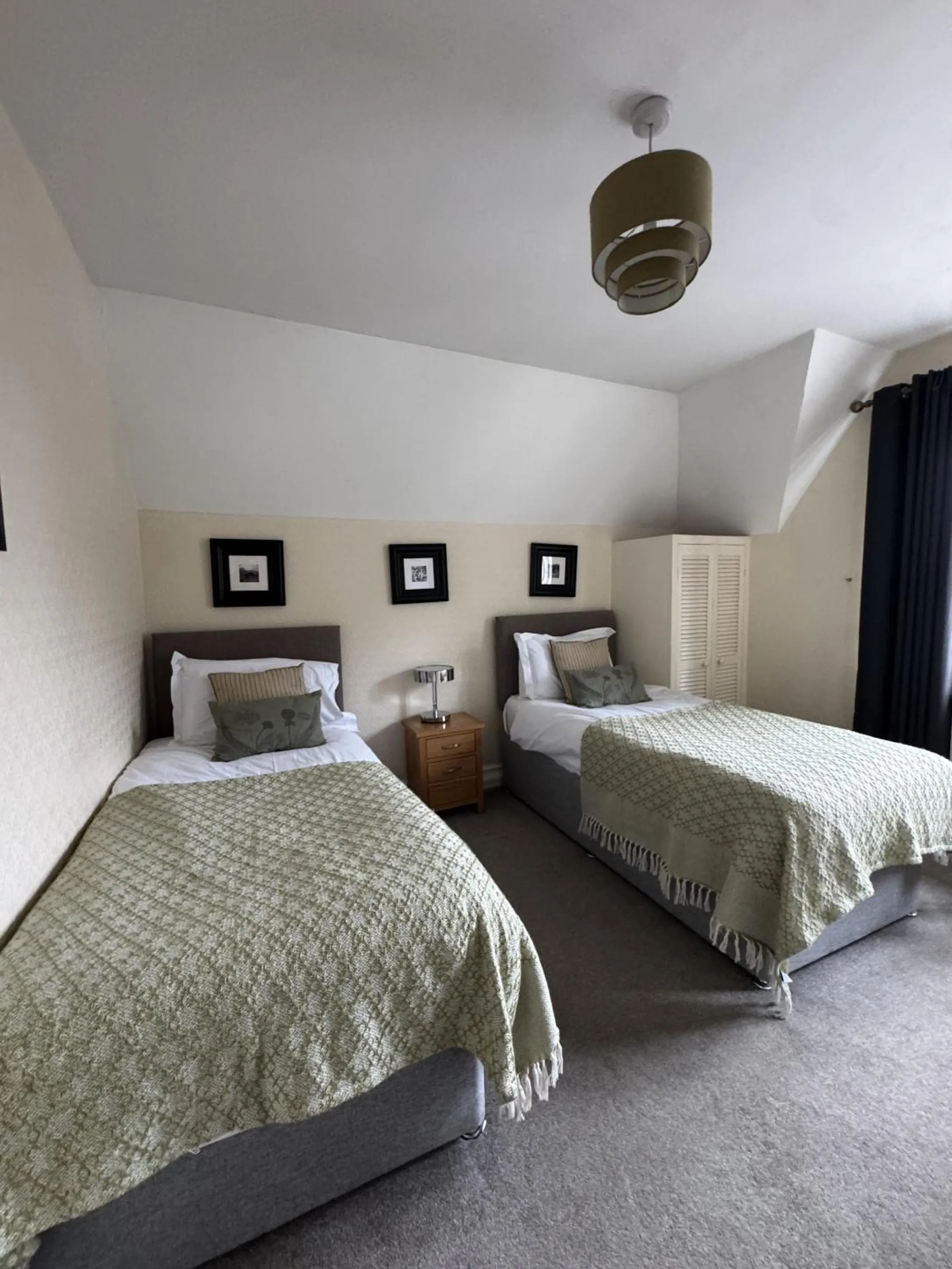 Bedroom, Bed in The Clothiers Arms