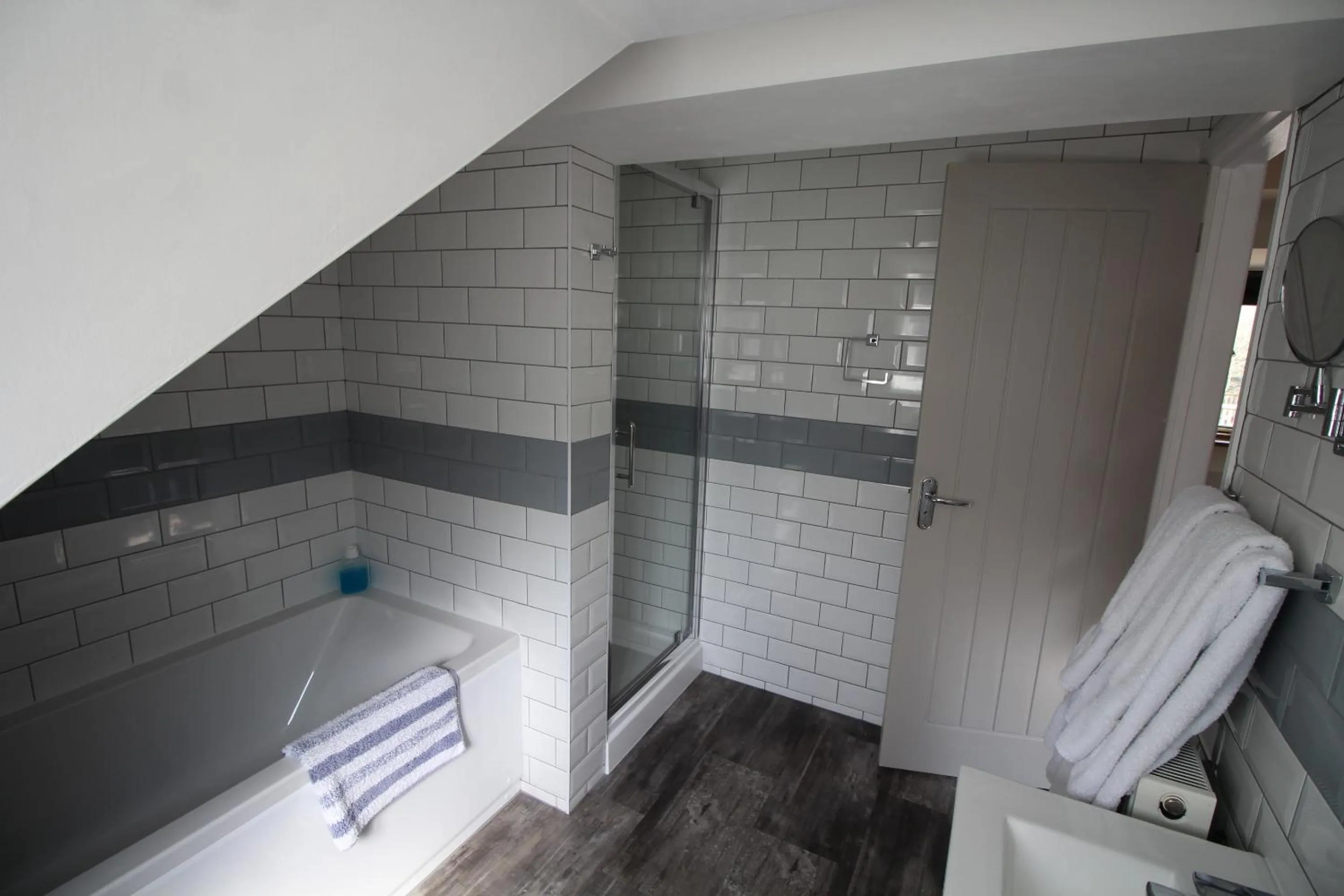 Bathroom in The Clothiers Arms