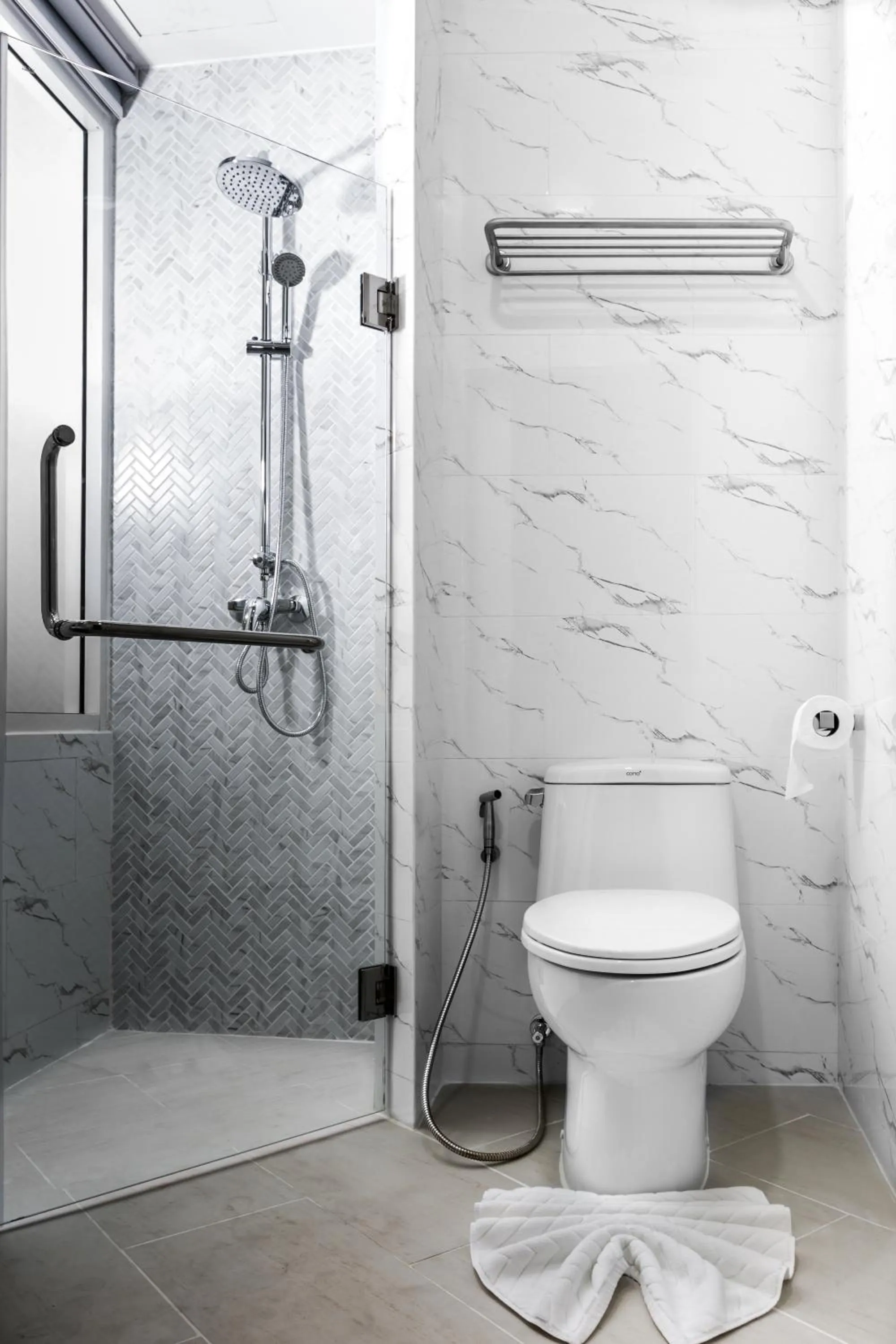 Shower in The 8 Hotel Udonthani