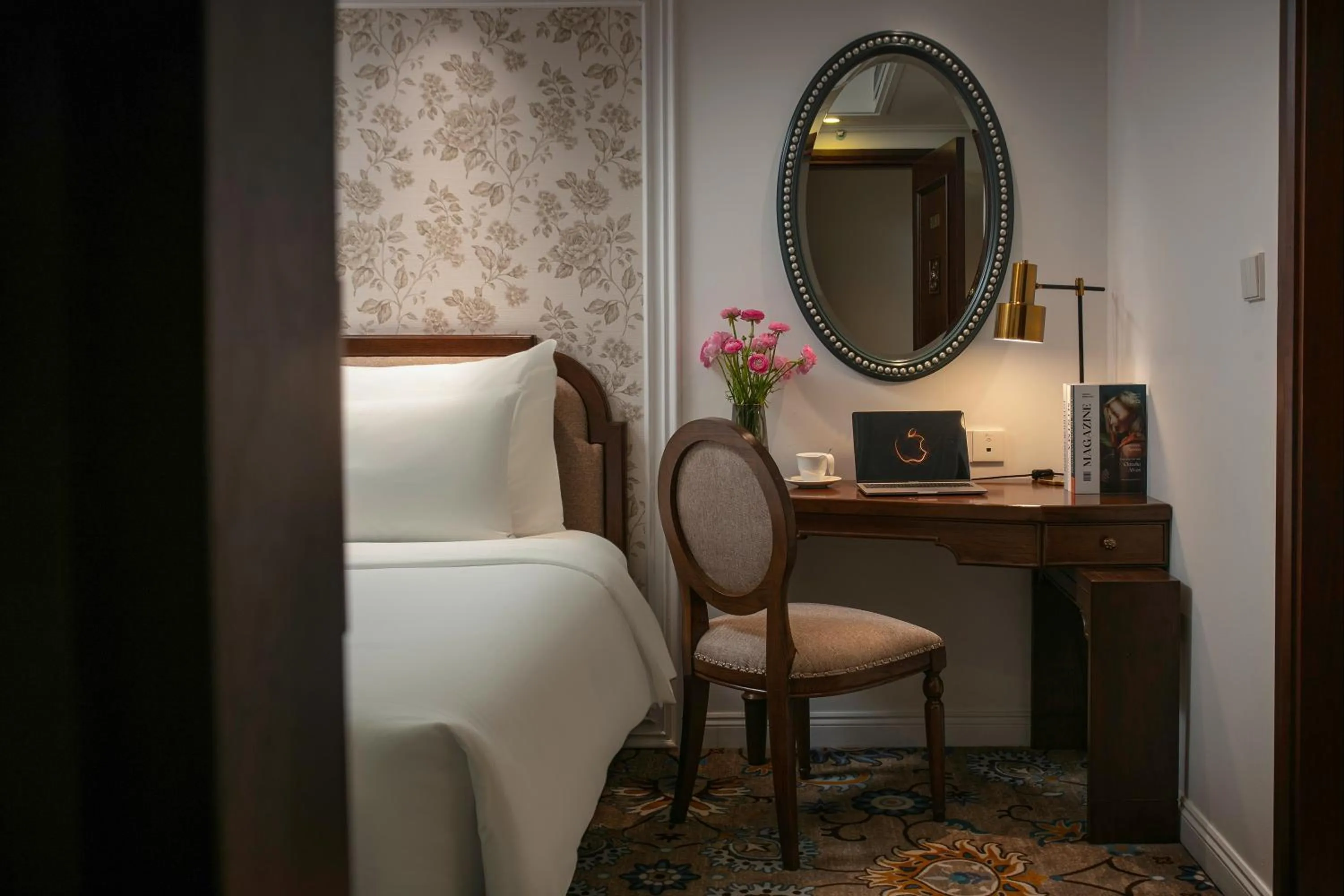 TV and multimedia, Bed in The Oriental Jade Hotel