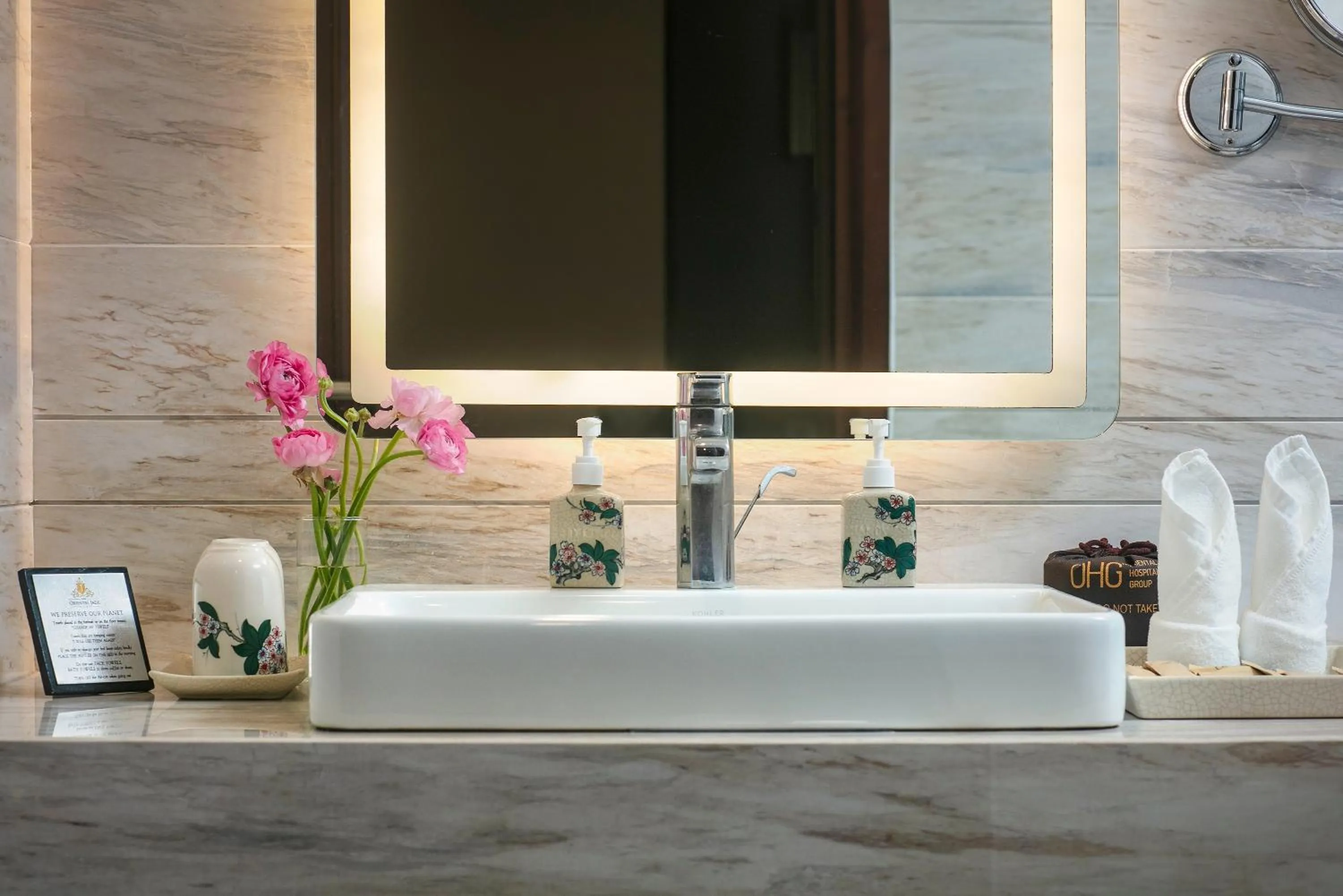 Bathroom in The Oriental Jade Hotel