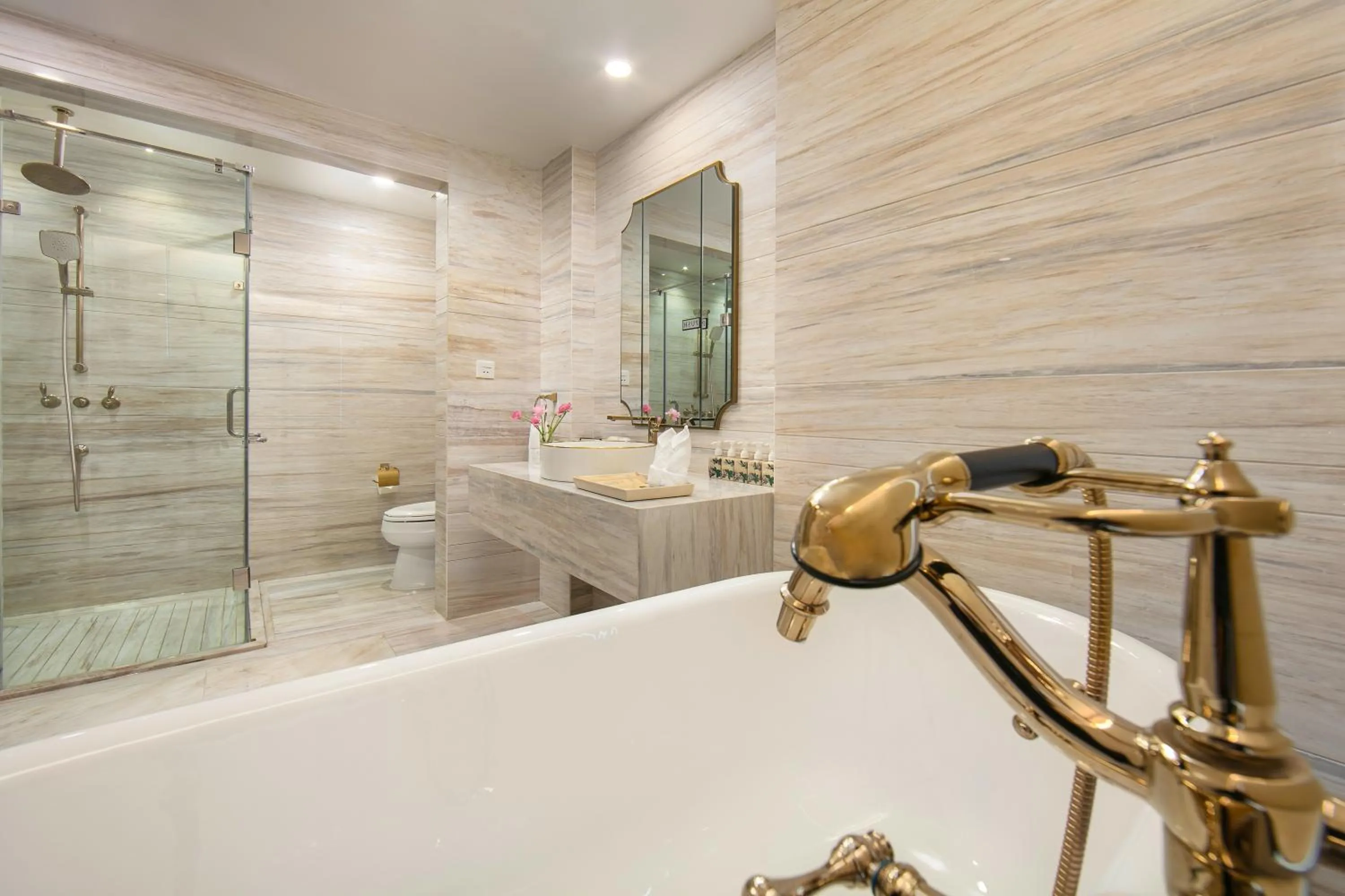 Shower in The Oriental Jade Hotel