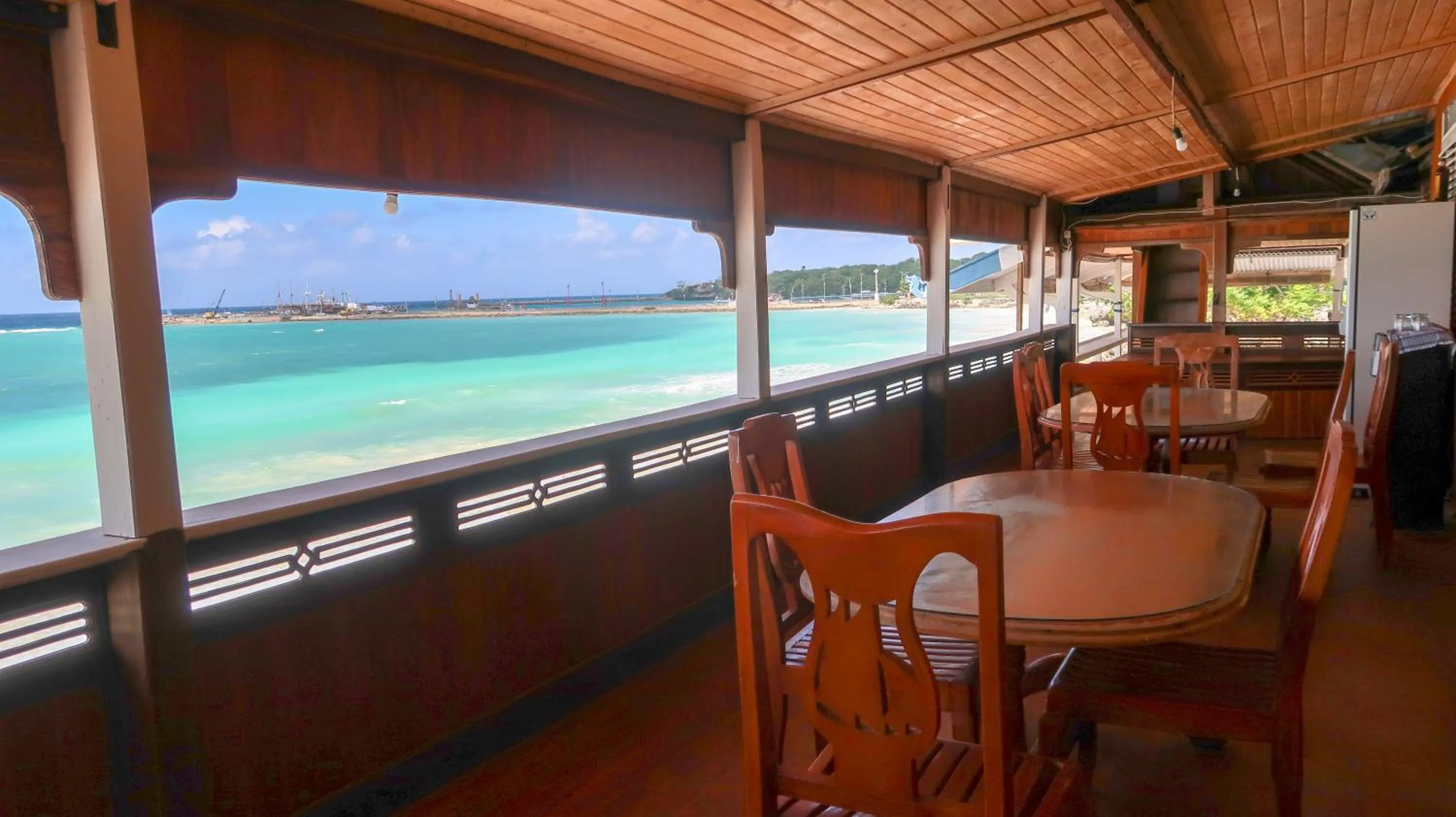 Balcony/Terrace in Phinisi Hostel Bira