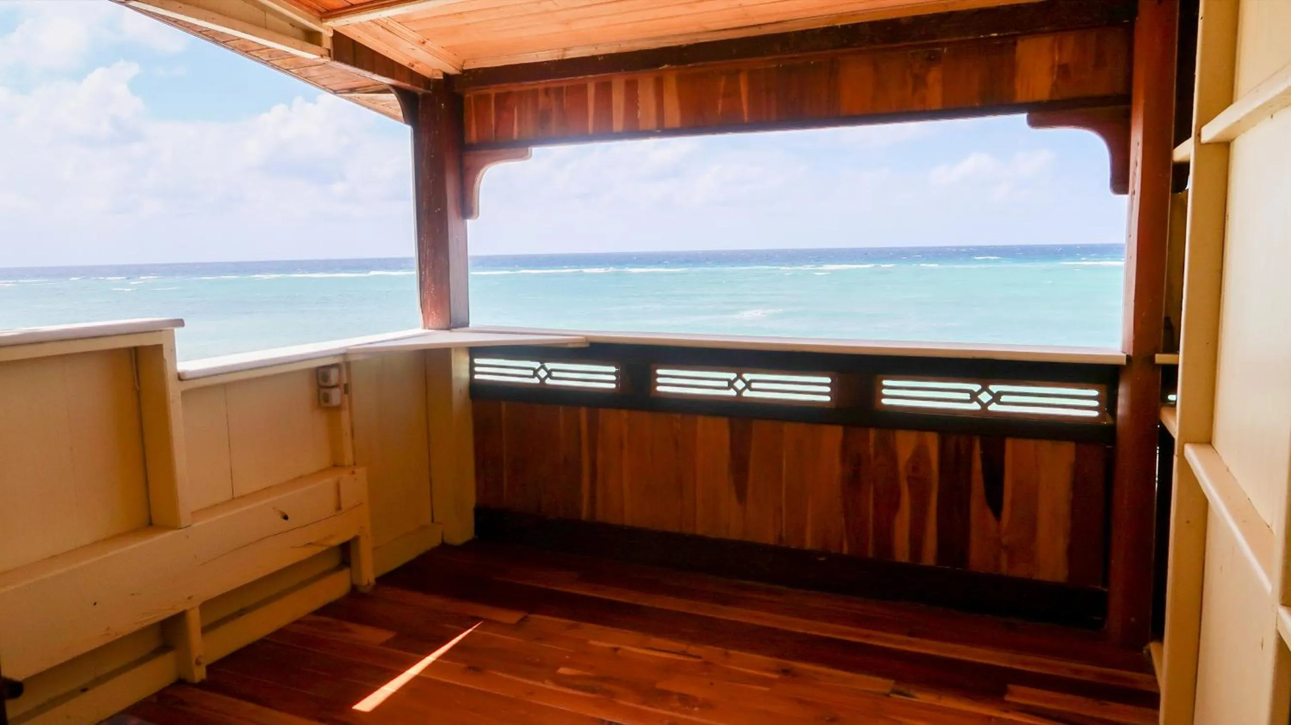 Balcony/Terrace in Phinisi Hostel Bira