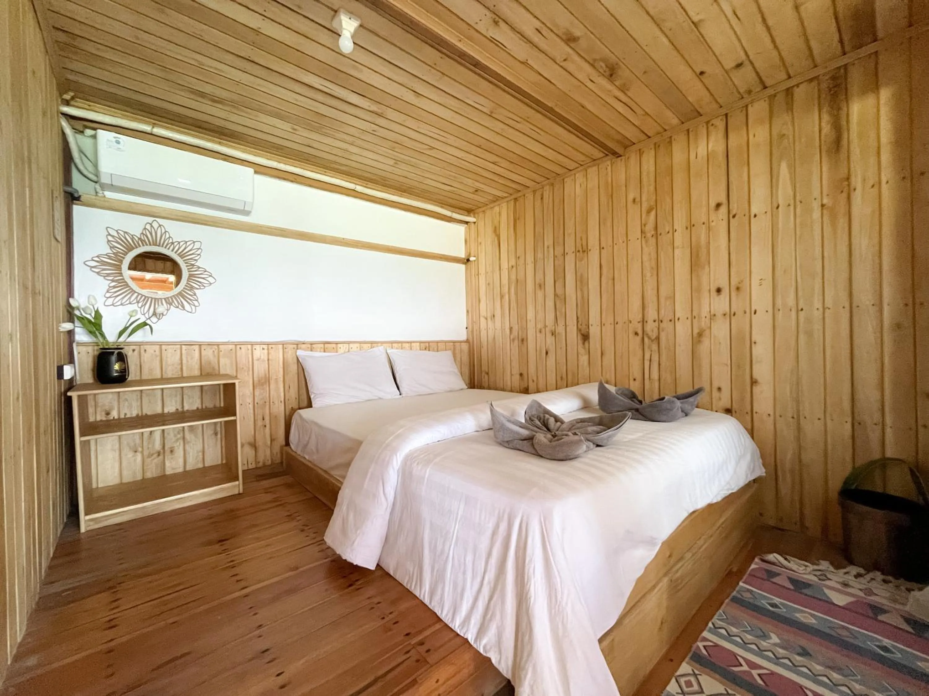 Bedroom, Bed in Phinisi Hostel Bira