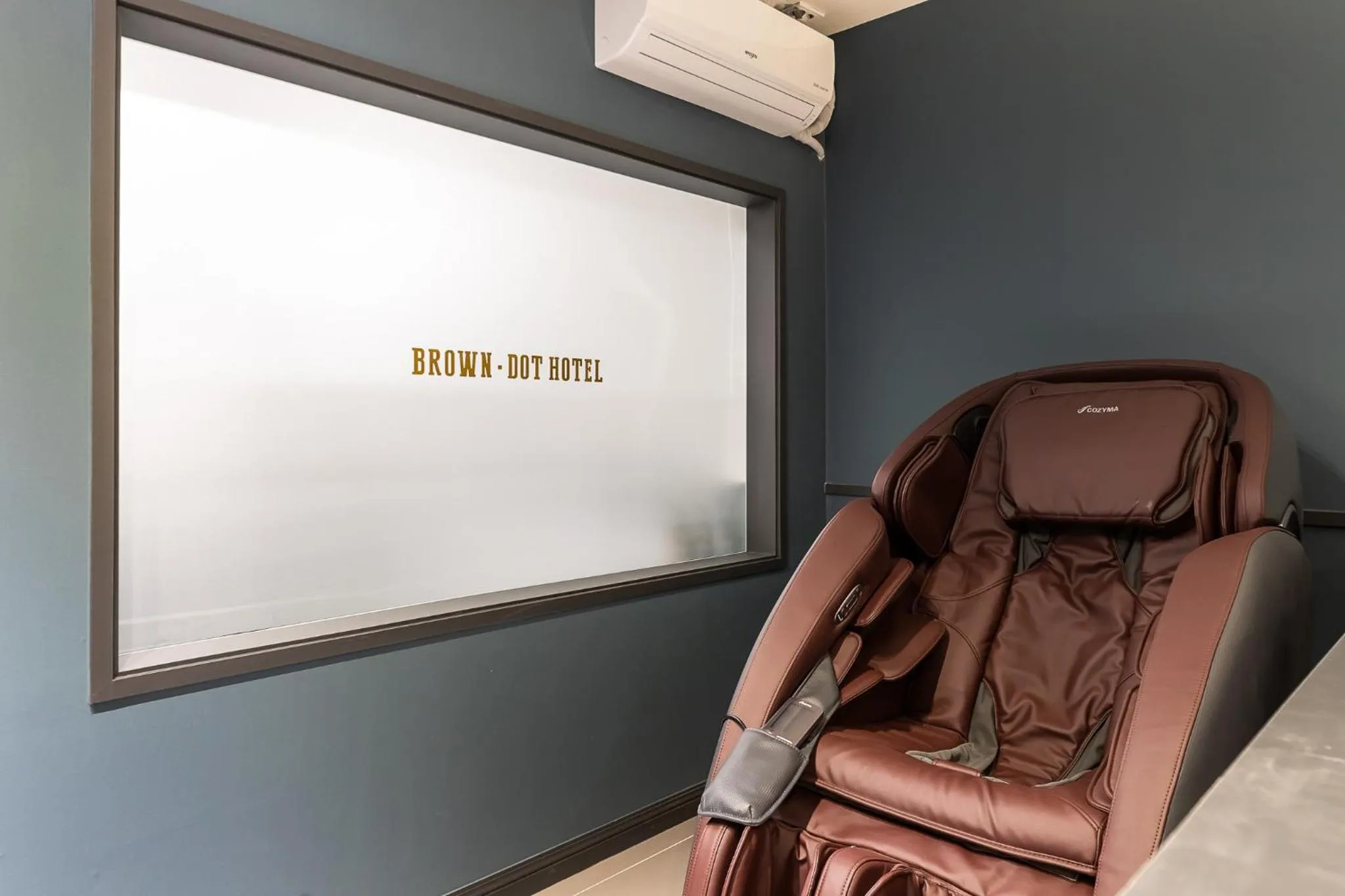 Seating area in Brown Dot Hotel Seong Seo