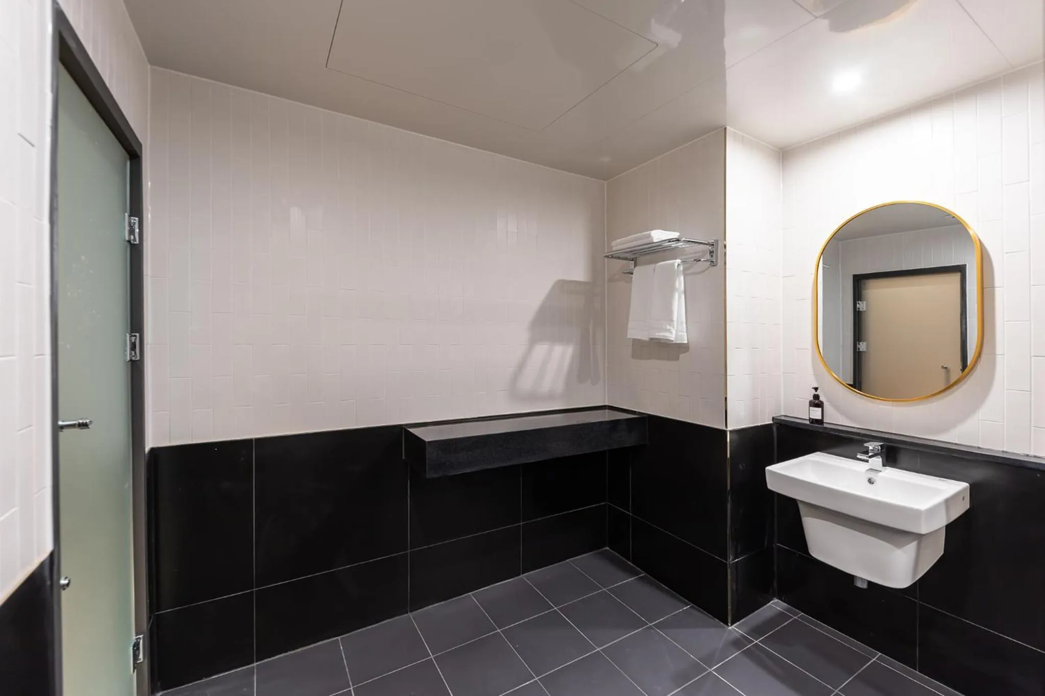 Bathroom in Brown Dot Hotel Seong Seo