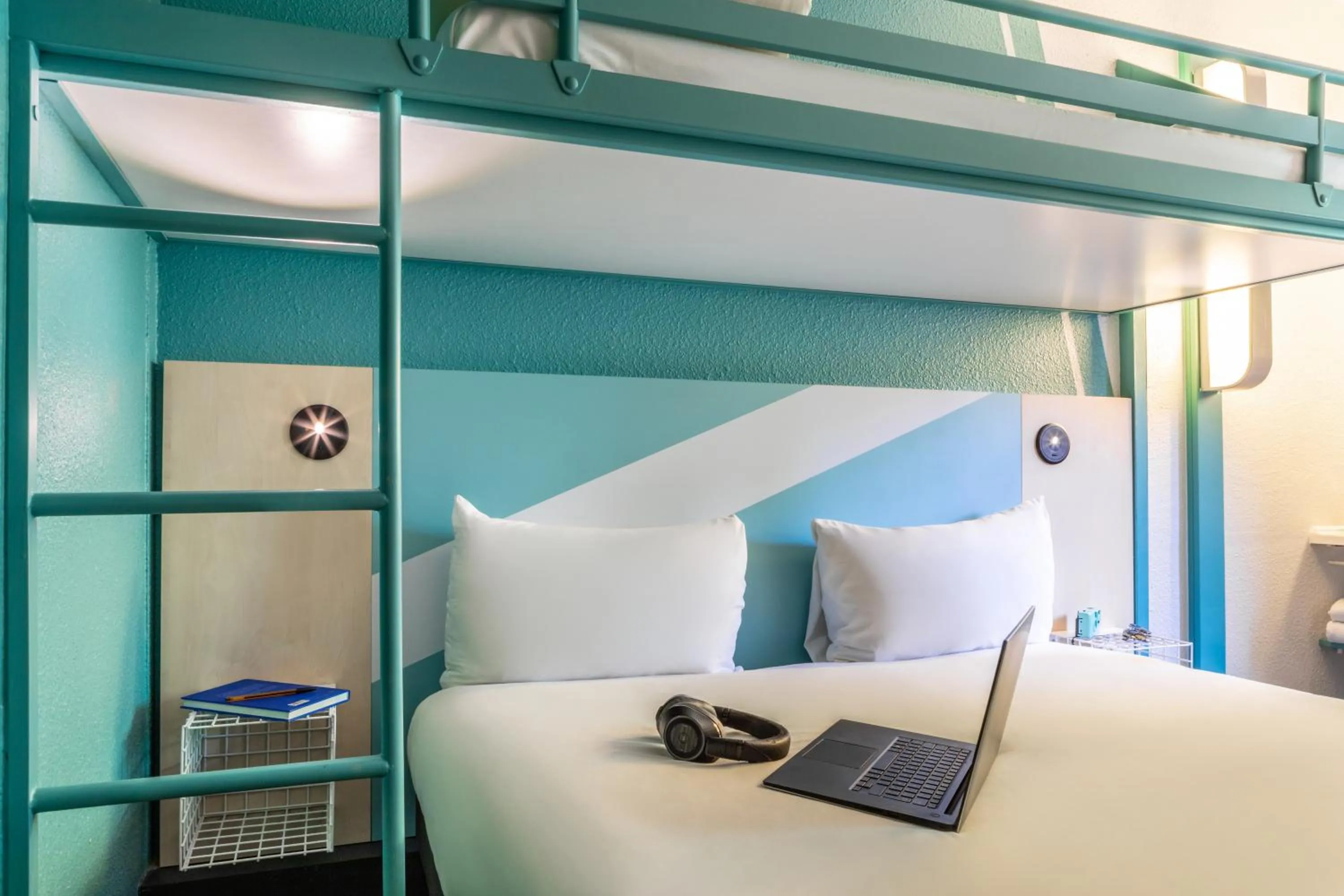 Bed in ibis budget Marne la Vallée Chelles