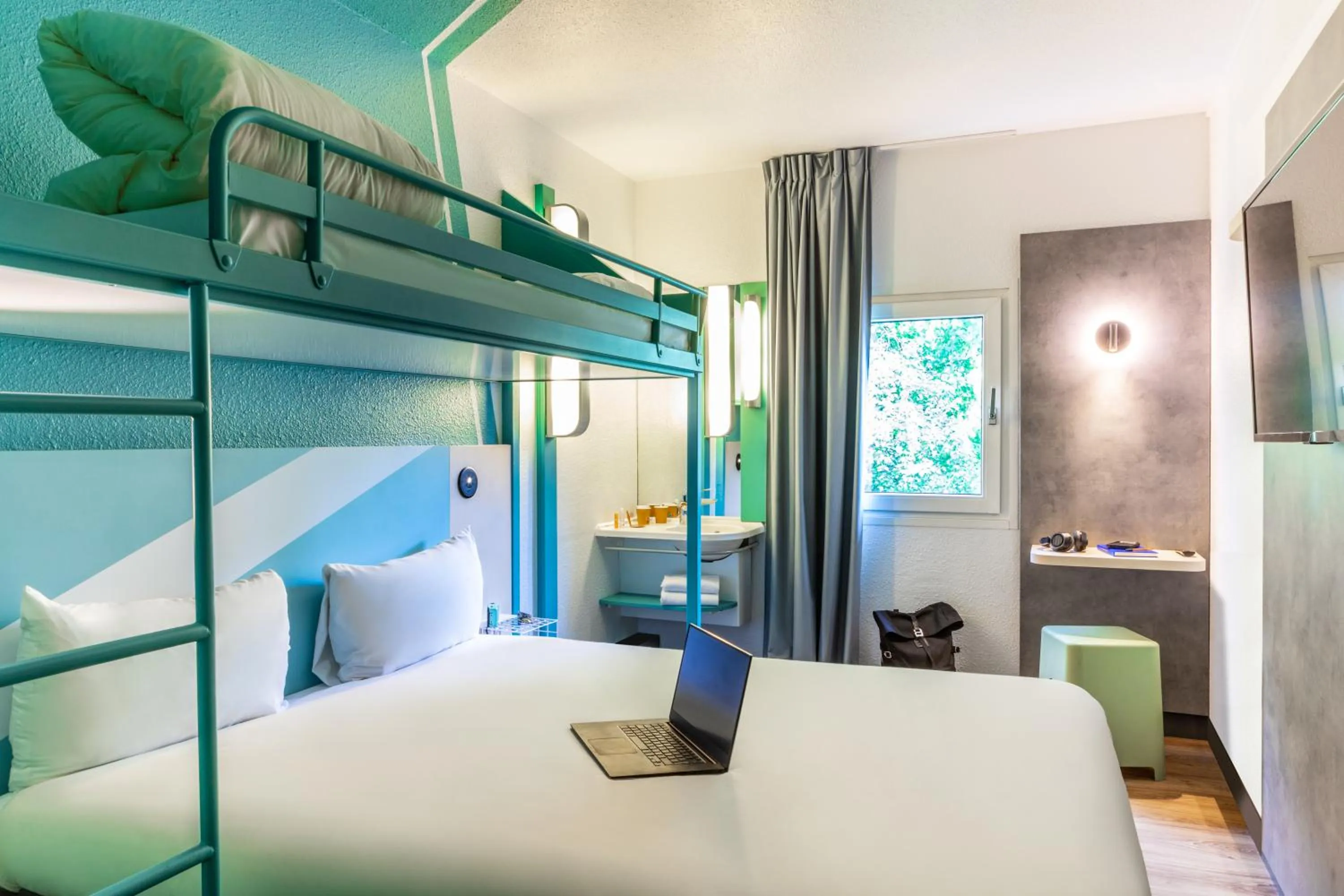 Bedroom, Bed in ibis budget Marne la Vallée Chelles