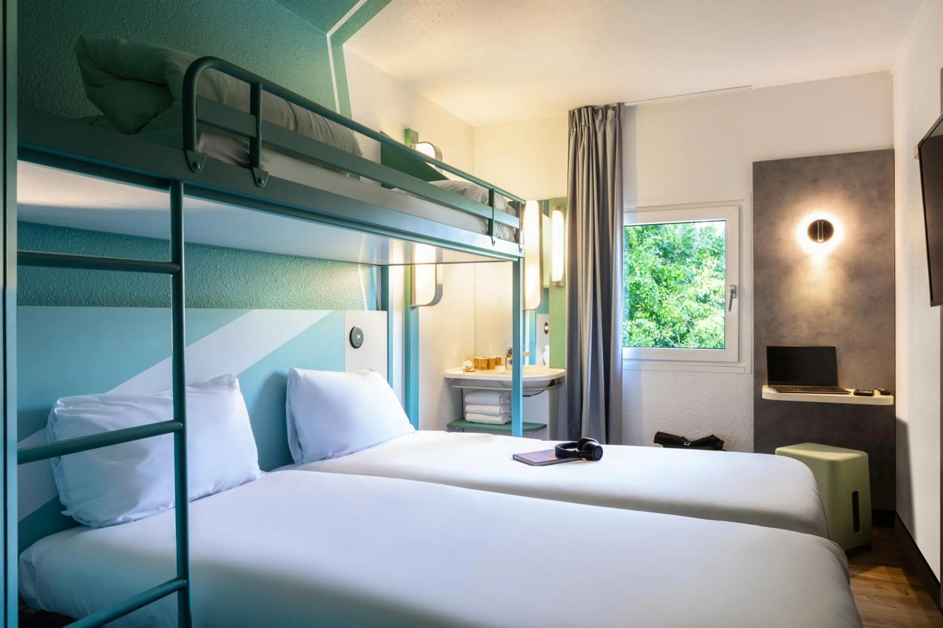 Bed in ibis budget Marne la Vallée Chelles