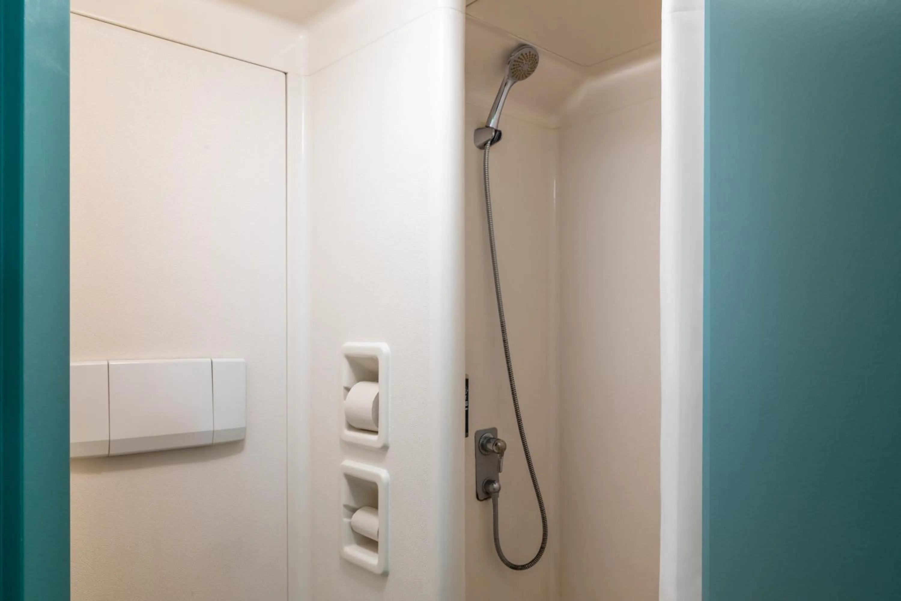 Shower in ibis budget Marne la Vallée Chelles