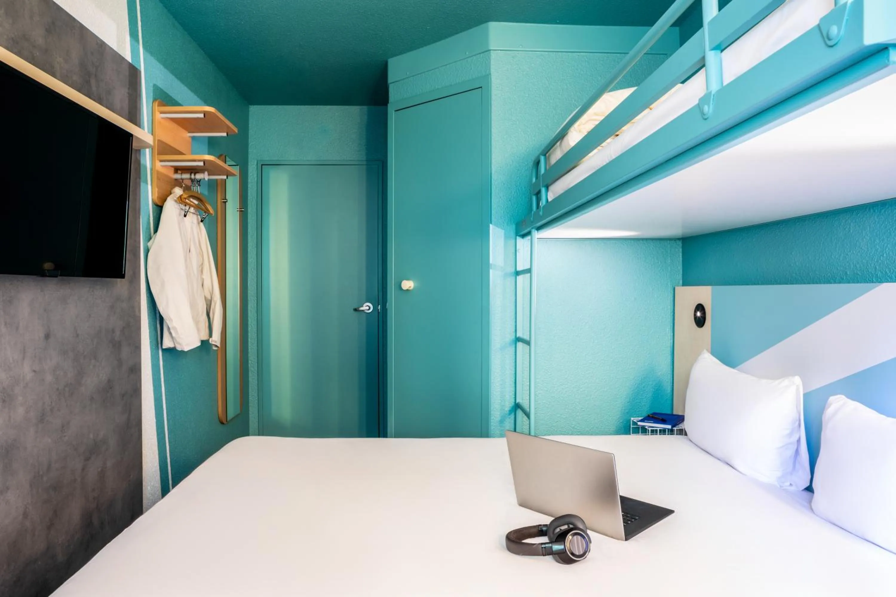 Bed in ibis budget Marne la Vallée Chelles