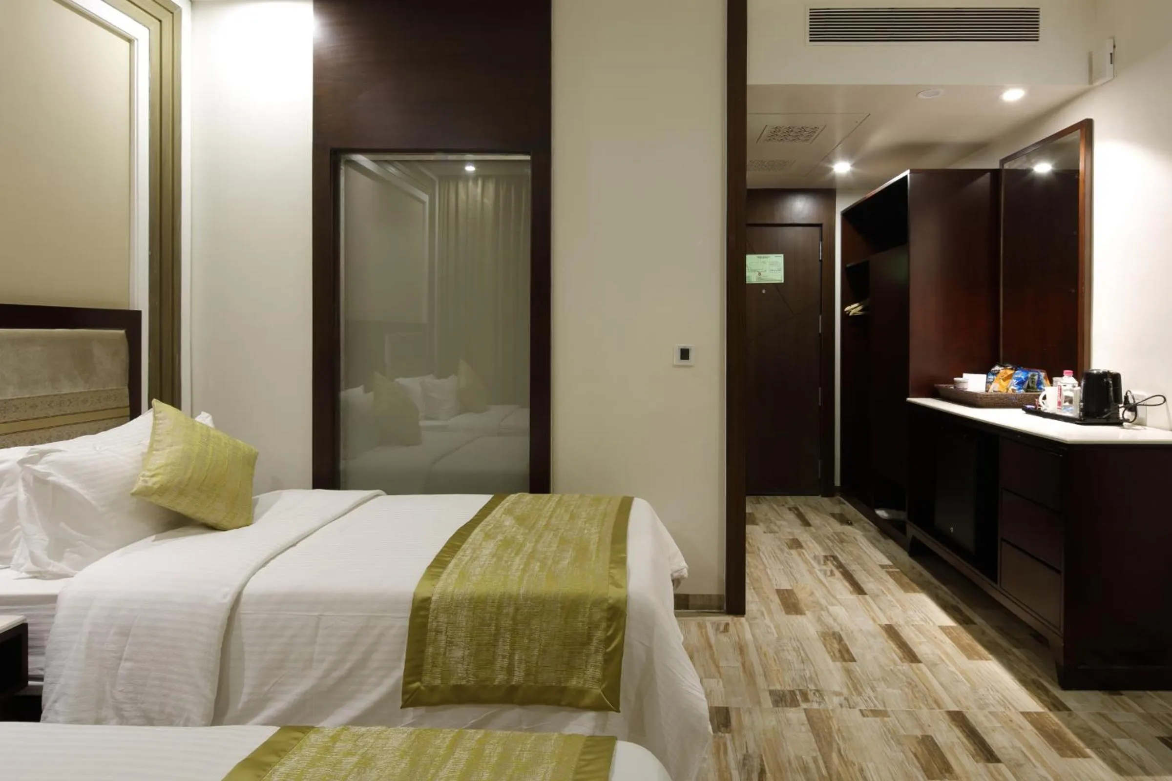 Coffee/tea facilities, Bed in Regenta Inn Ranip Ahmedabad