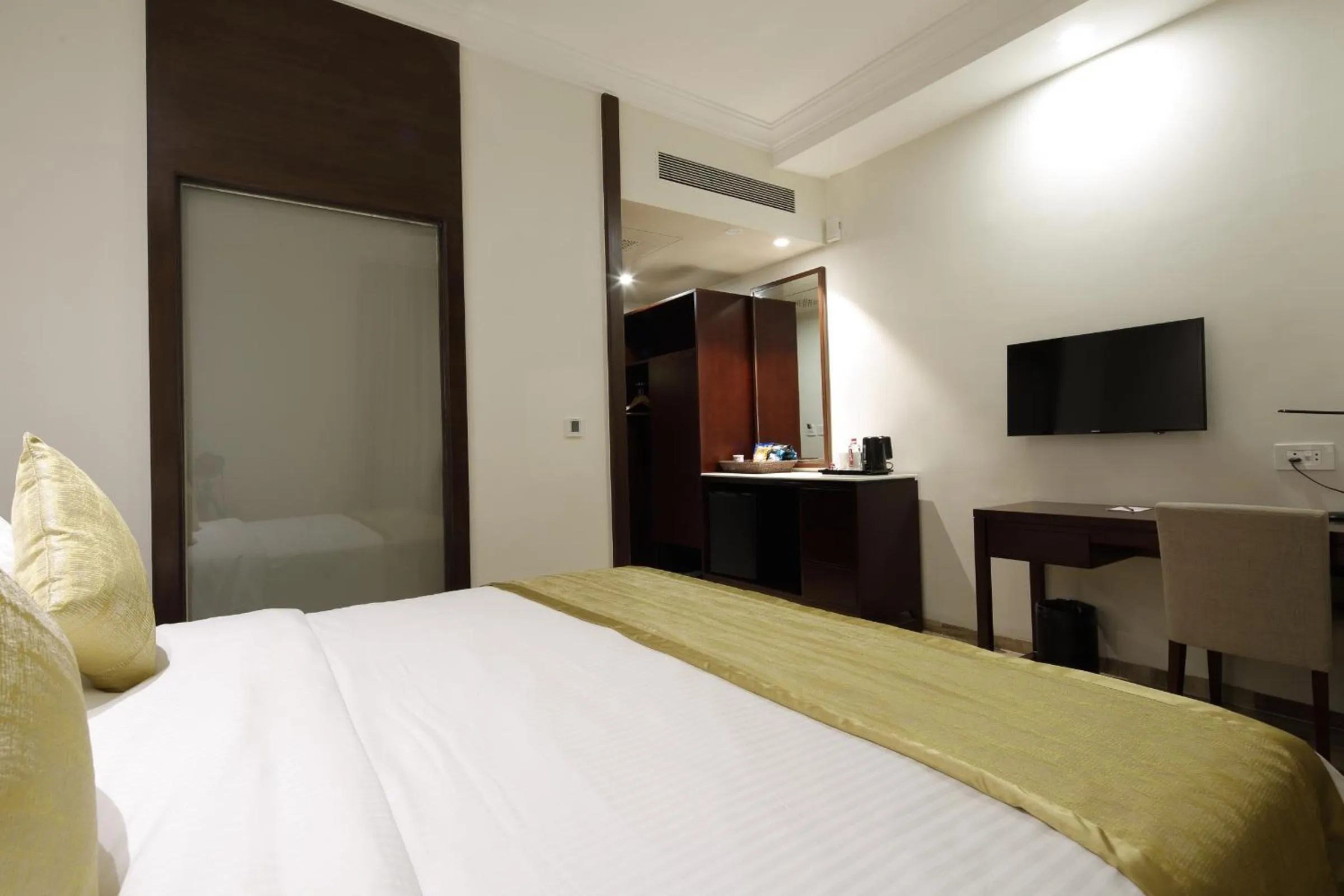 TV and multimedia, Bed in Regenta Inn Ranip Ahmedabad