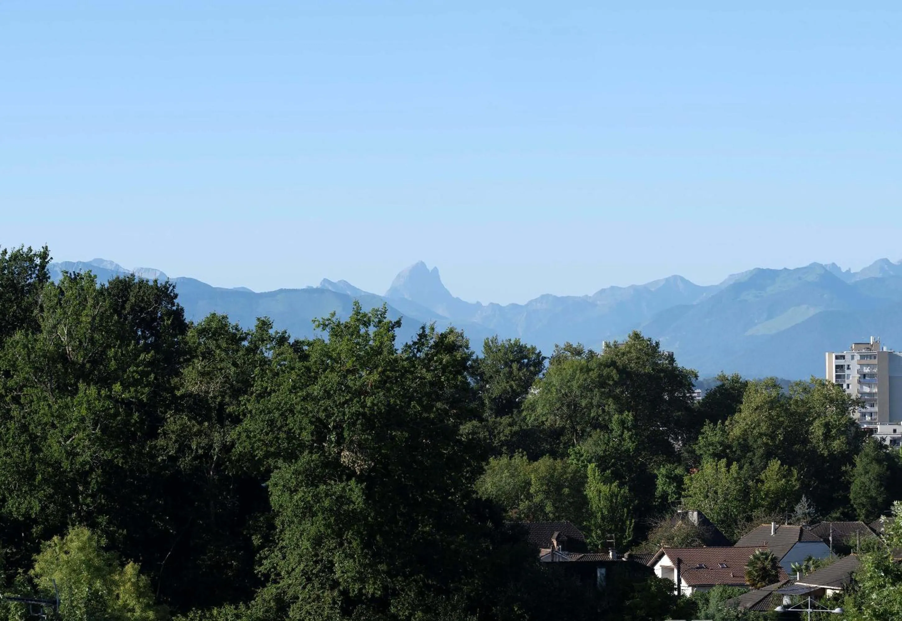Mountain view in B&B HOTEL Pau Zénith