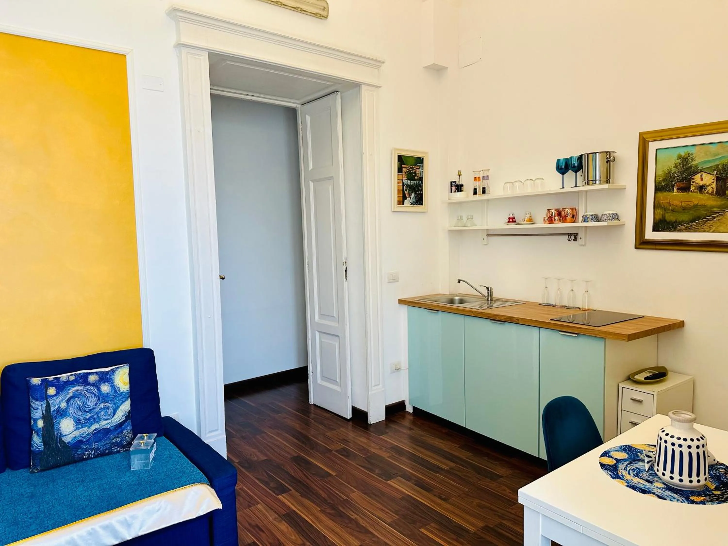 Kitchen or kitchenette in RarityArt GuestHouse