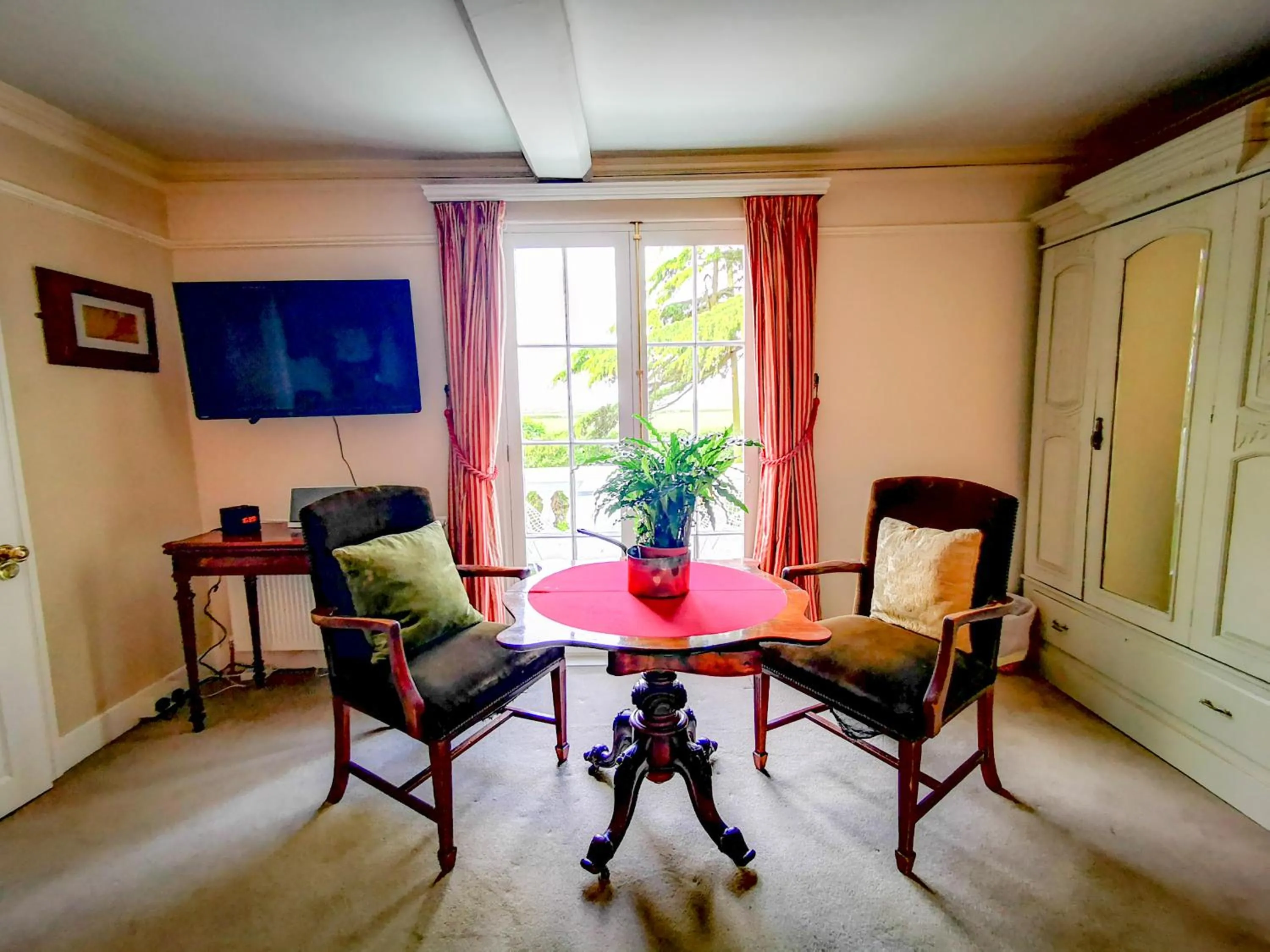 Seating area in Cedar House Boutique B&B