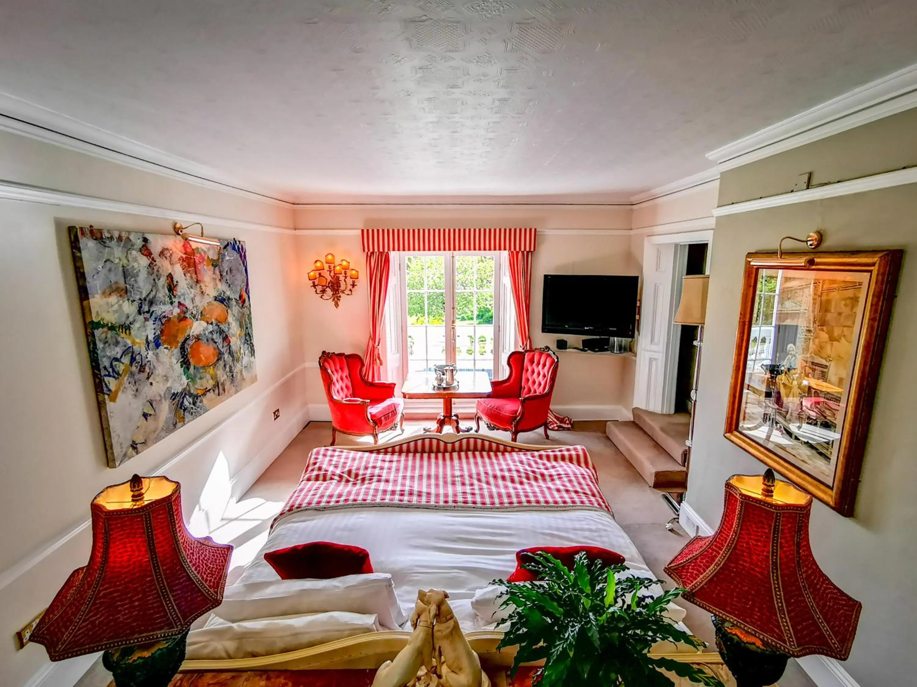 Photo of the whole room, Bed in Cedar House Boutique B&B