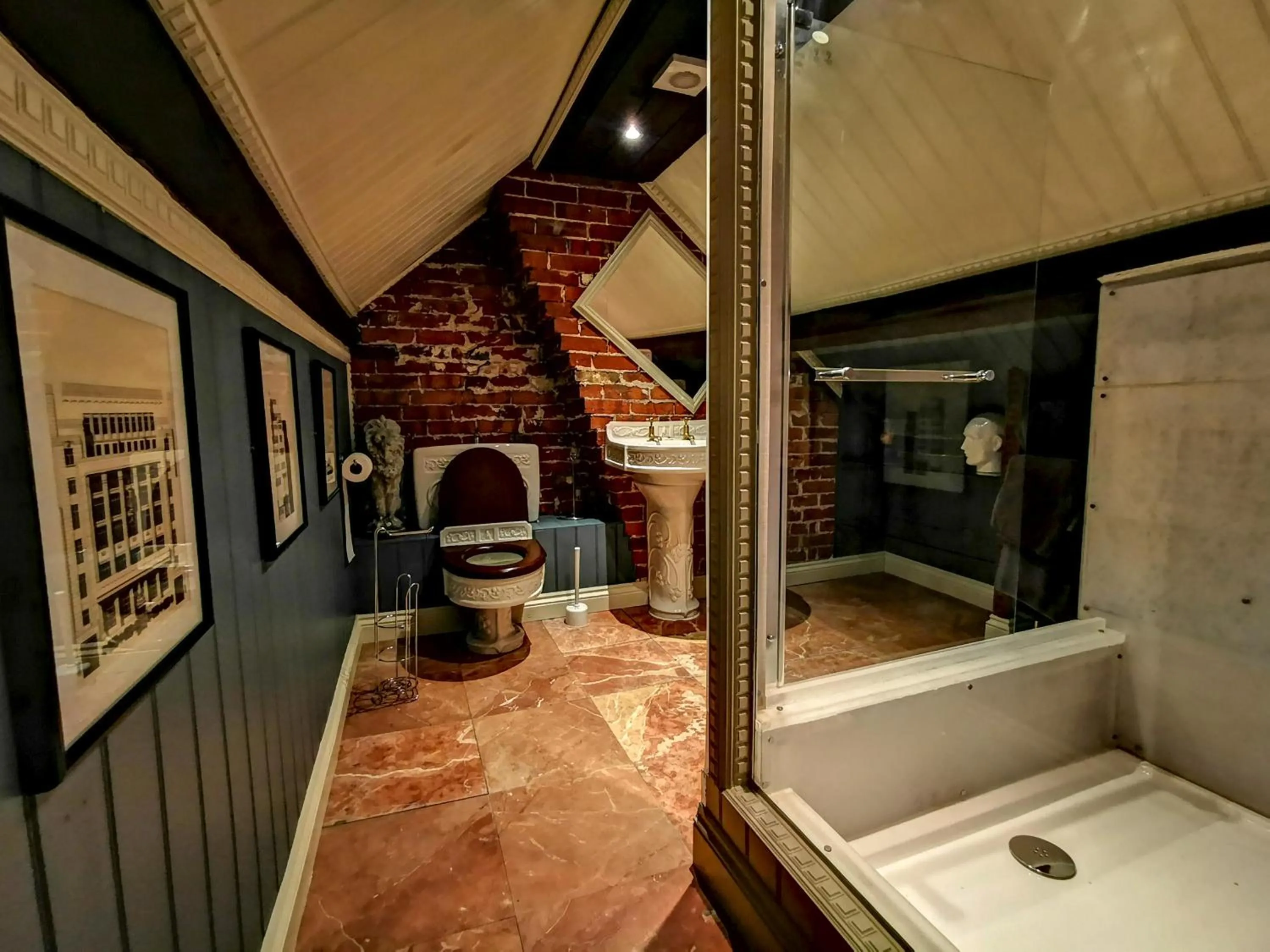 Bathroom in Cedar House Boutique B&B