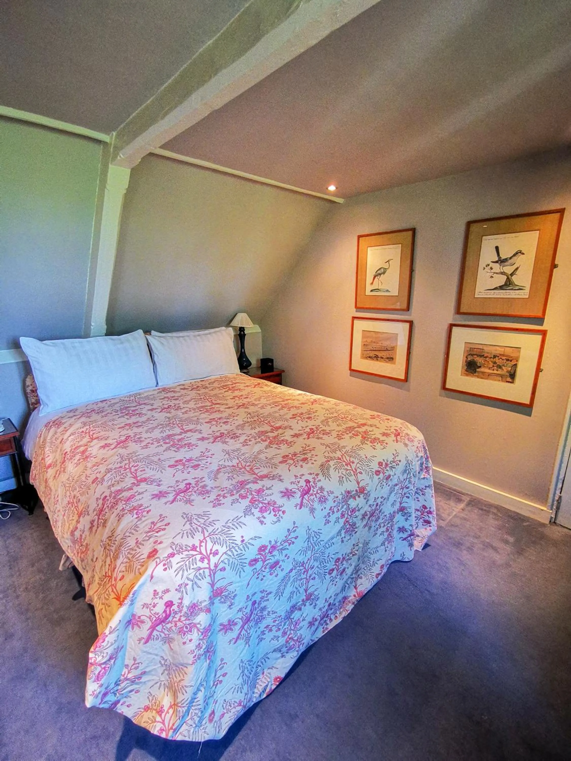 Bed in Cedar House Boutique B&B