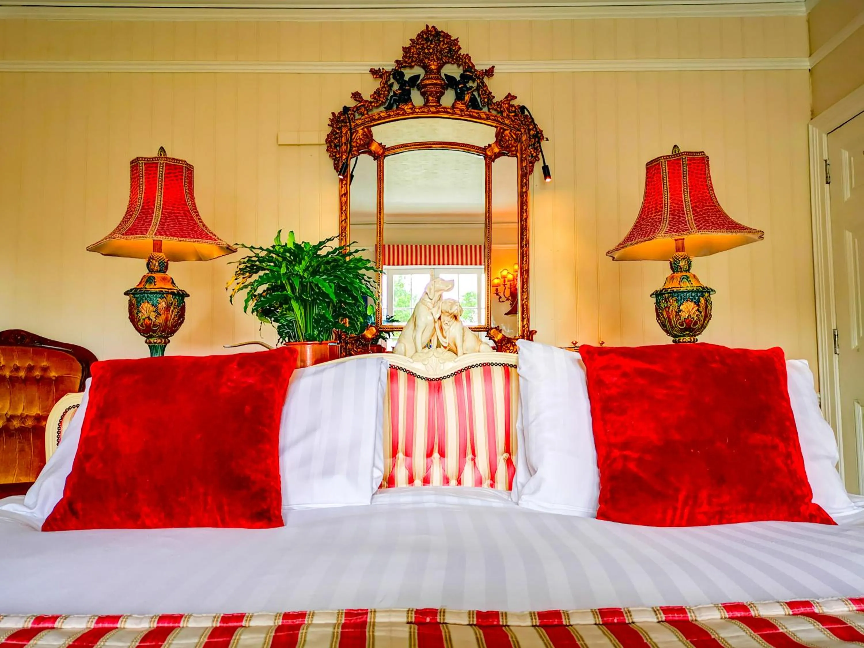 Bed in Cedar House Boutique B&B