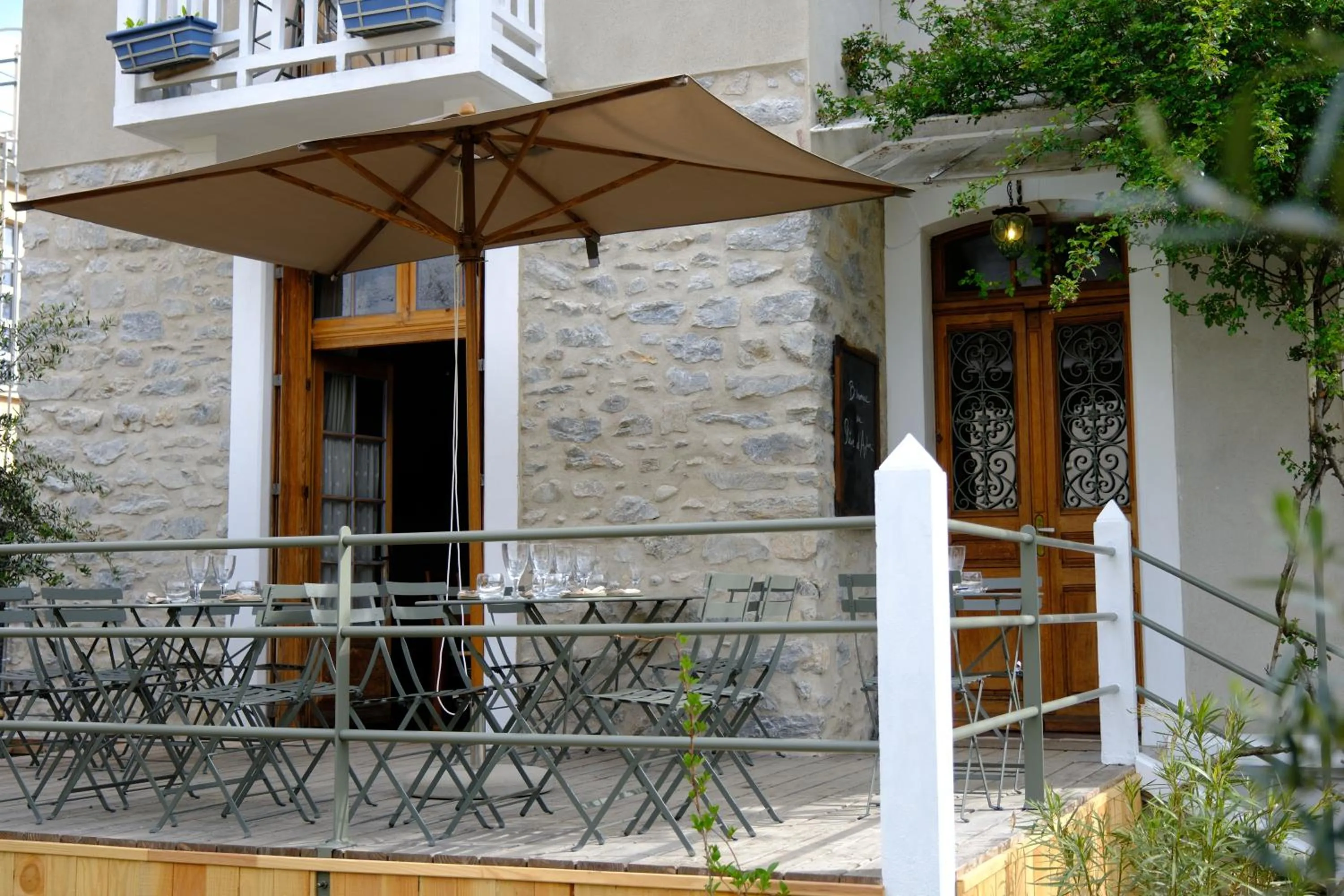 Restaurant/places to eat in Le Rêve d'Aghon Chambres et Restaurant