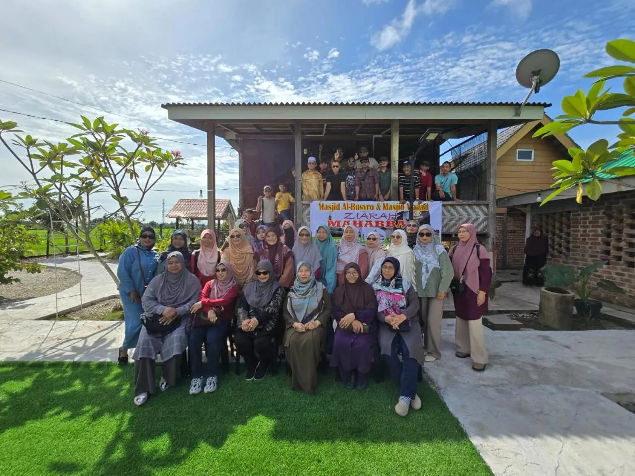 group of guests in Dangau Sala D'Kontena