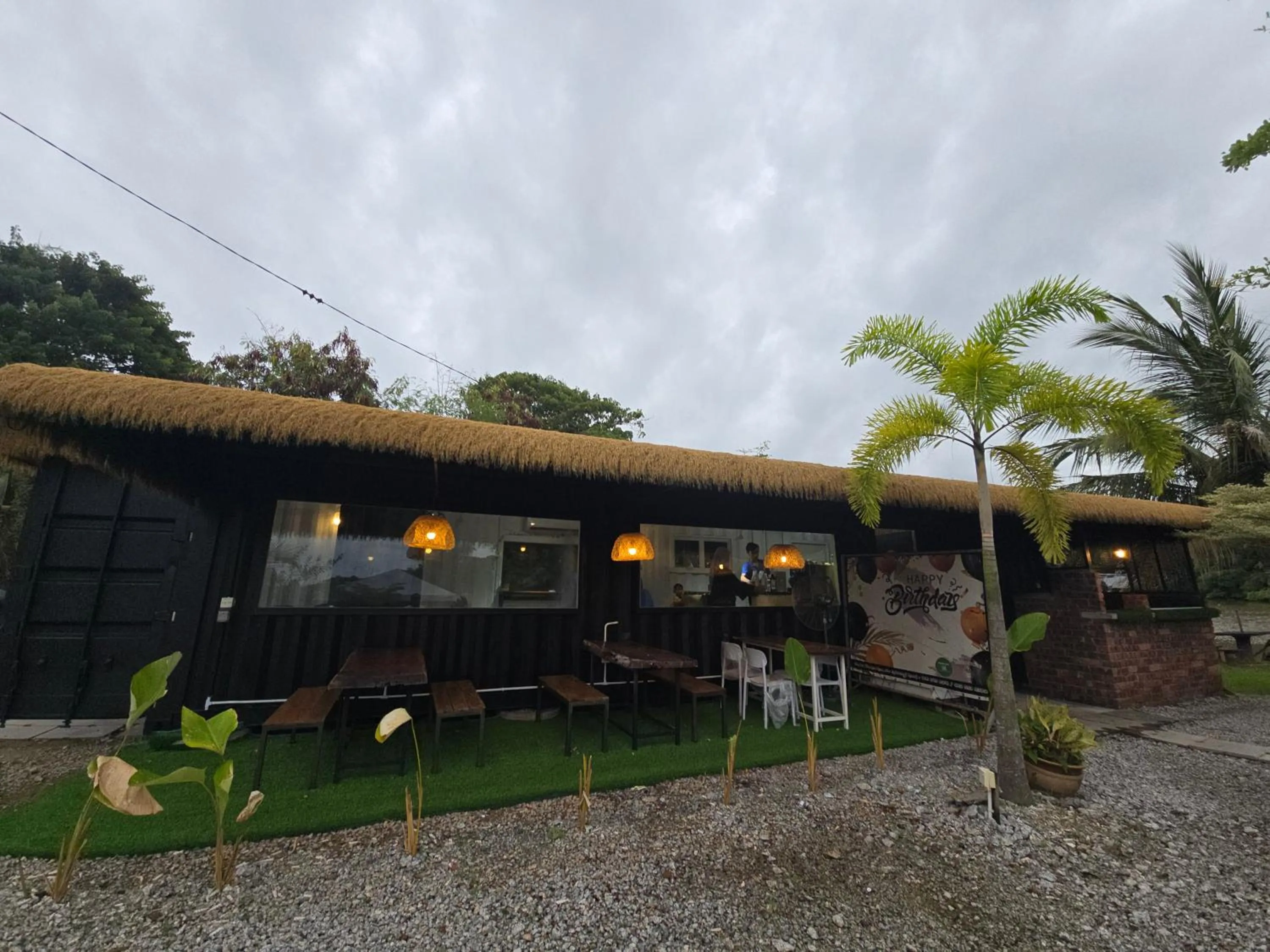 Restaurant/places to eat in Dangau Sala D'Kontena