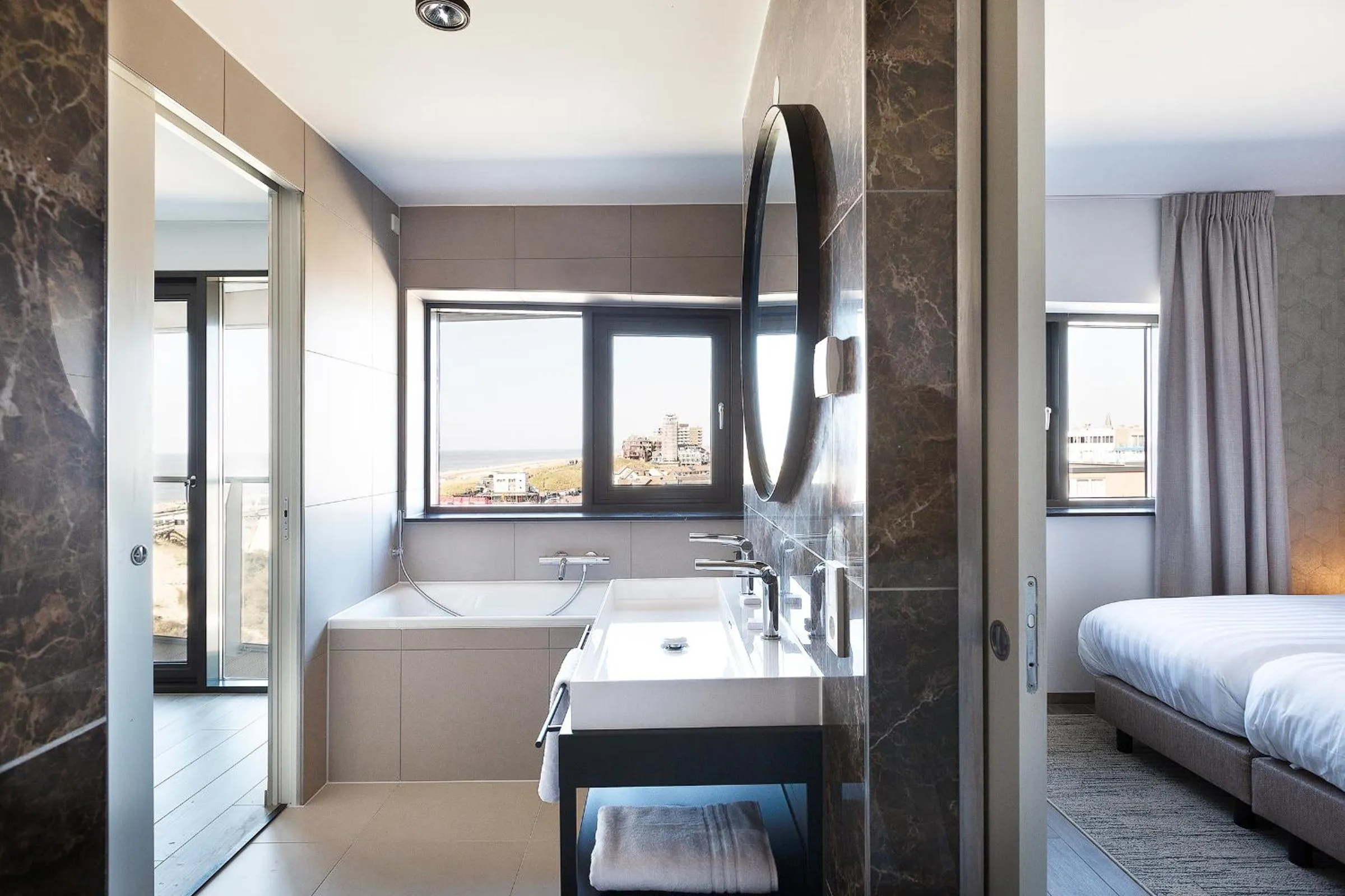 Bathroom, Bed in Maris Apartments