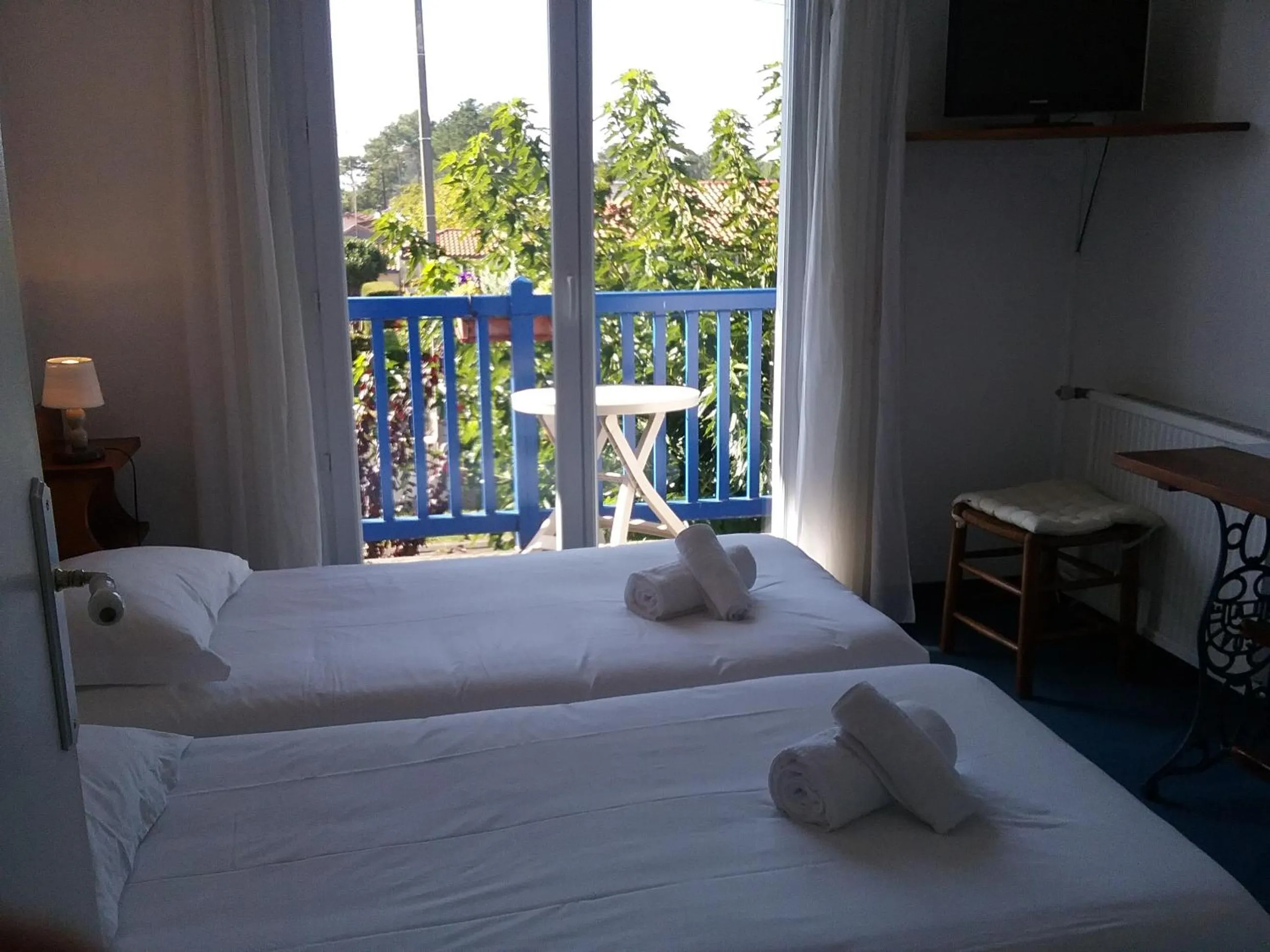 Day, Bed in Hôtel Land'Azur