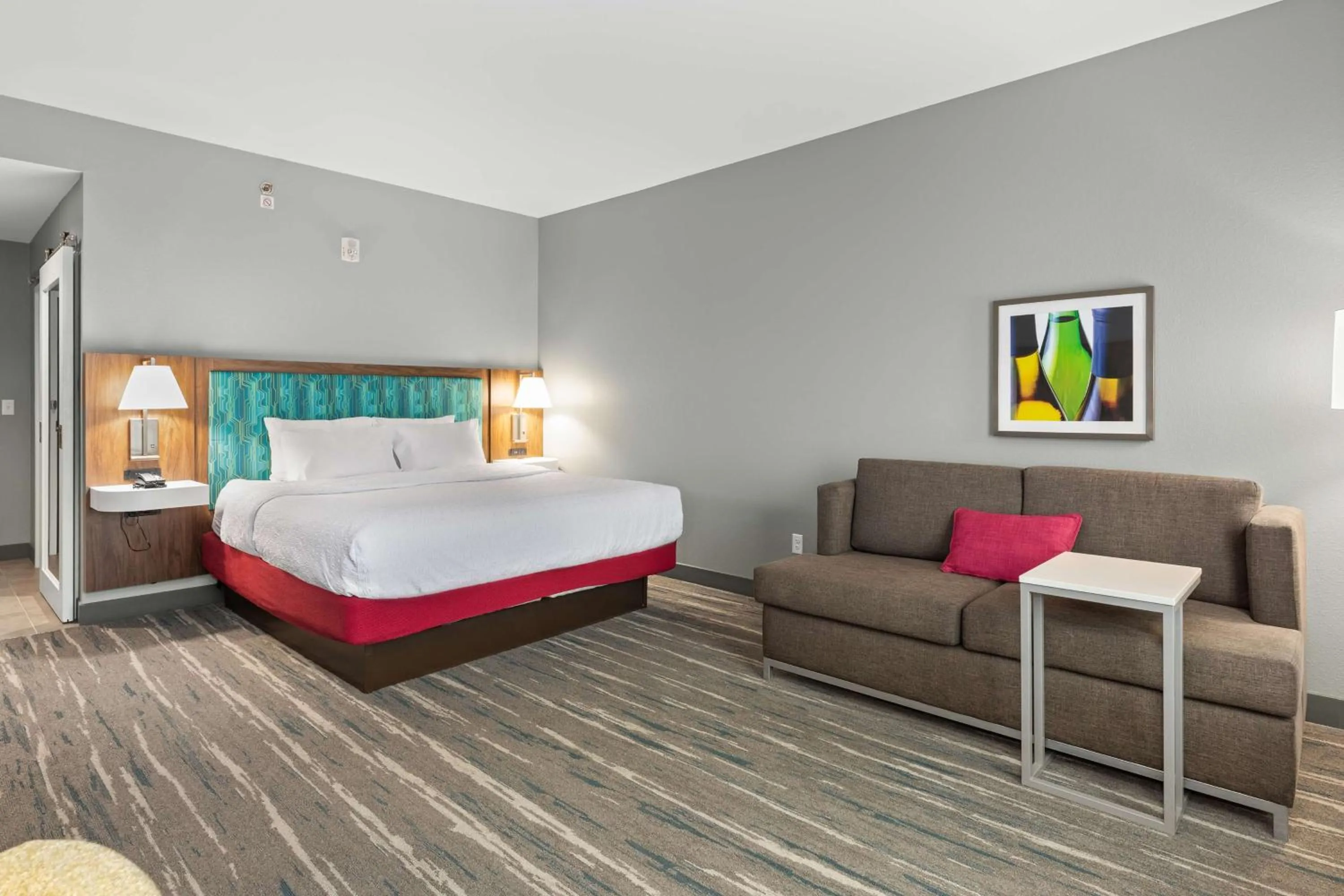 Bed in Hampton Inn Madison, OH