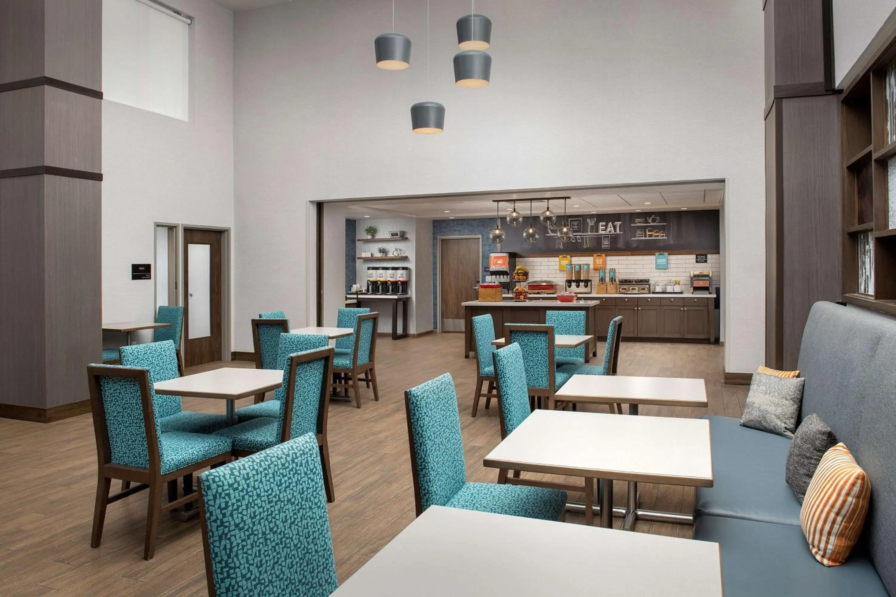 Breakfast in Hampton Inn & Suites Rapid City Rushmore, SD