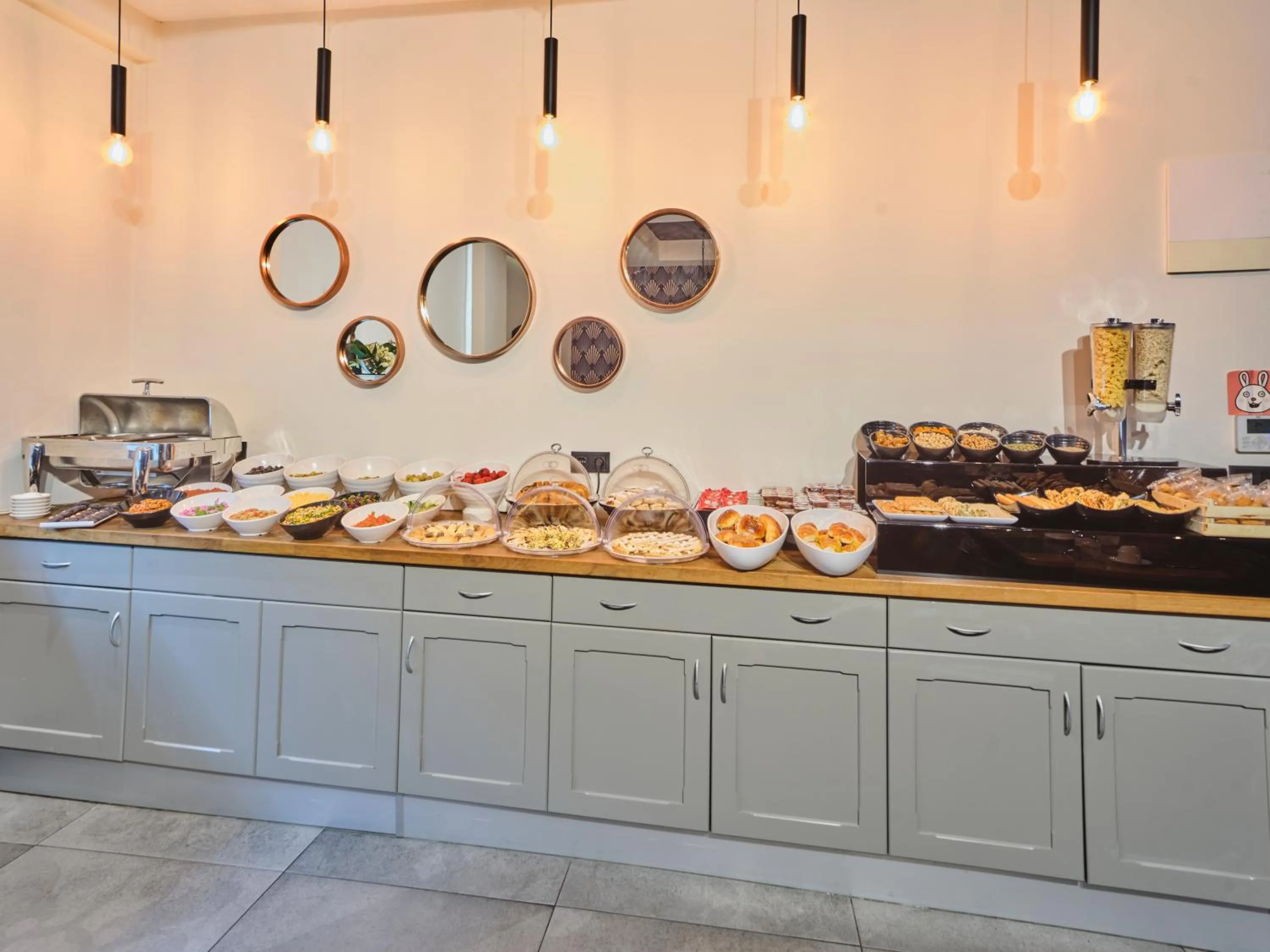 Breakfast in Four-G Hotel