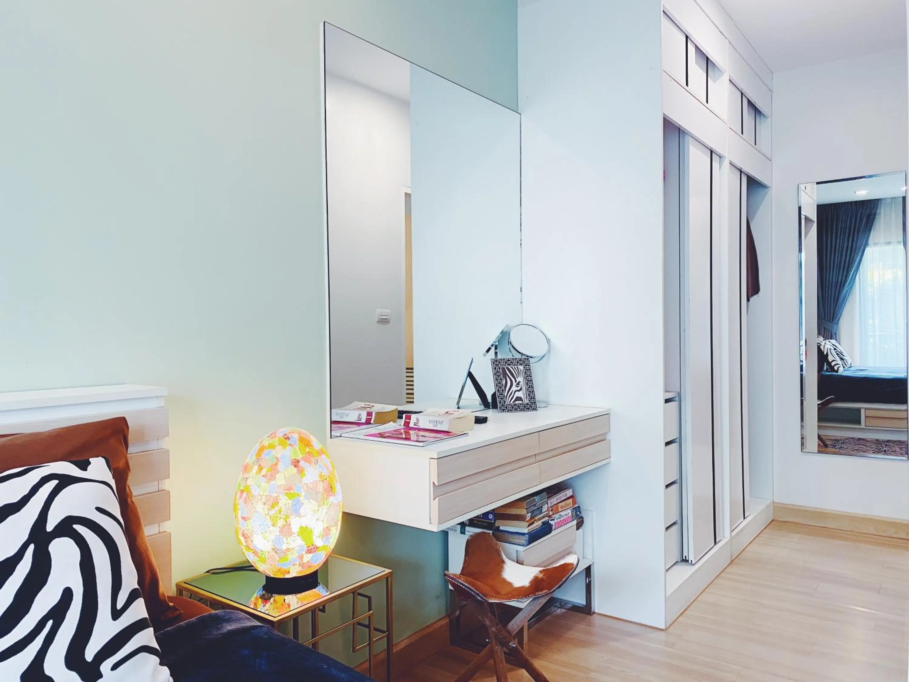 Bedroom in Wow 2 Br Apt Seaview, Pool, Gym, walk to beautiful Nai Yang Beach