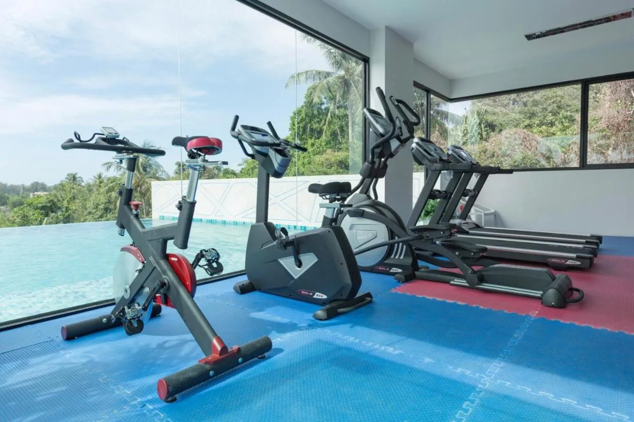 Wow 2 Br Apt Seaview, Pool, Gym, walk to beautiful Nai Yang Beach