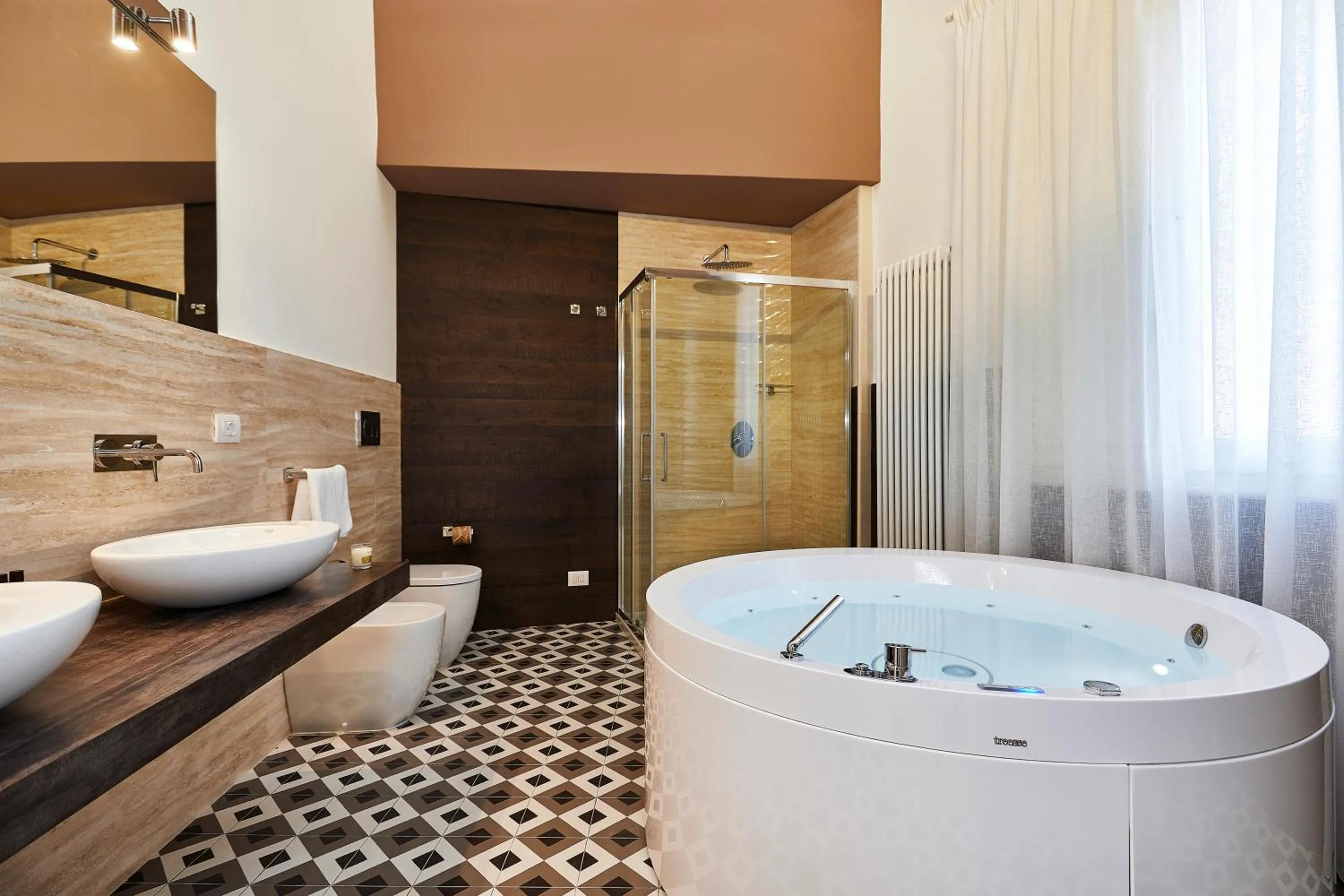 Hot Tub in Donna Teresa Guest House