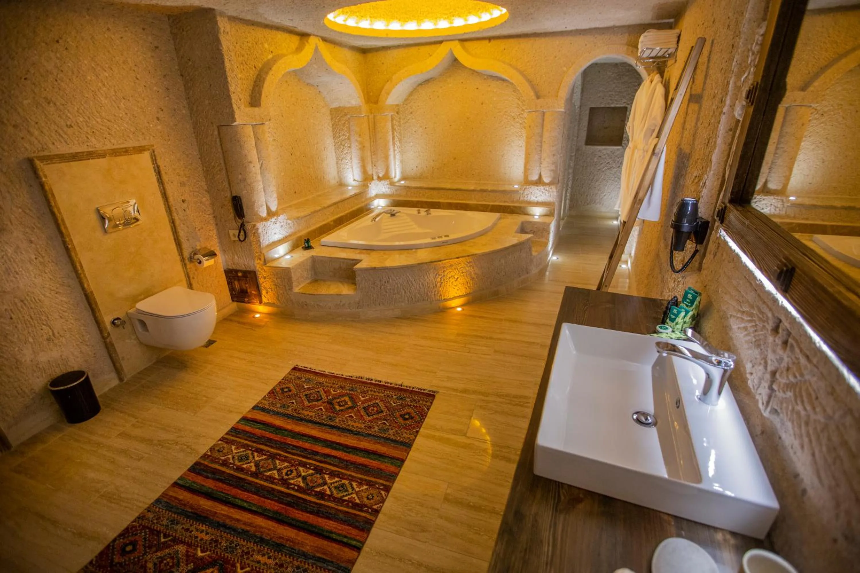 Toilet in Nino Cave Suites