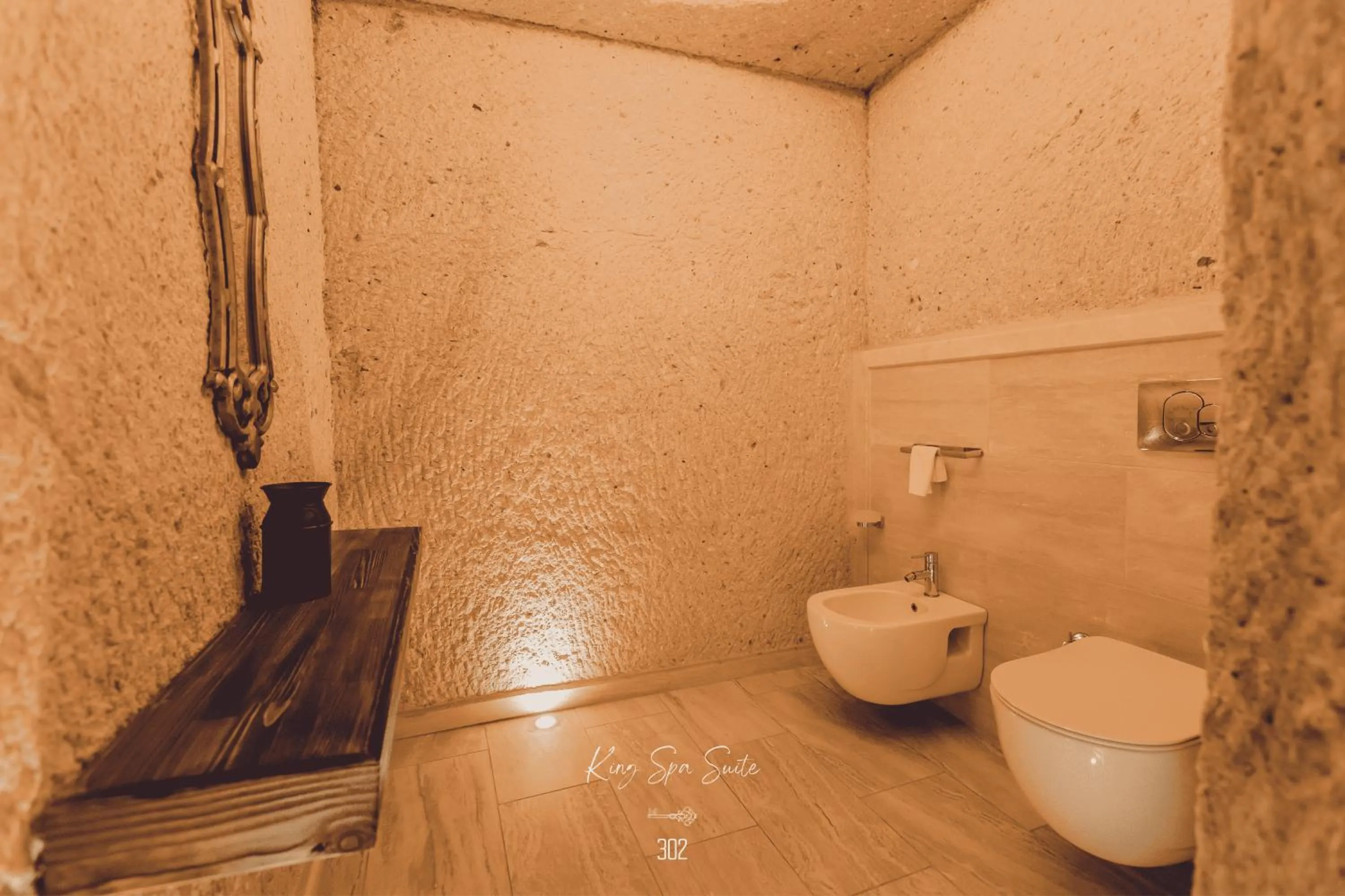 Toilet in Nino Cave Suites