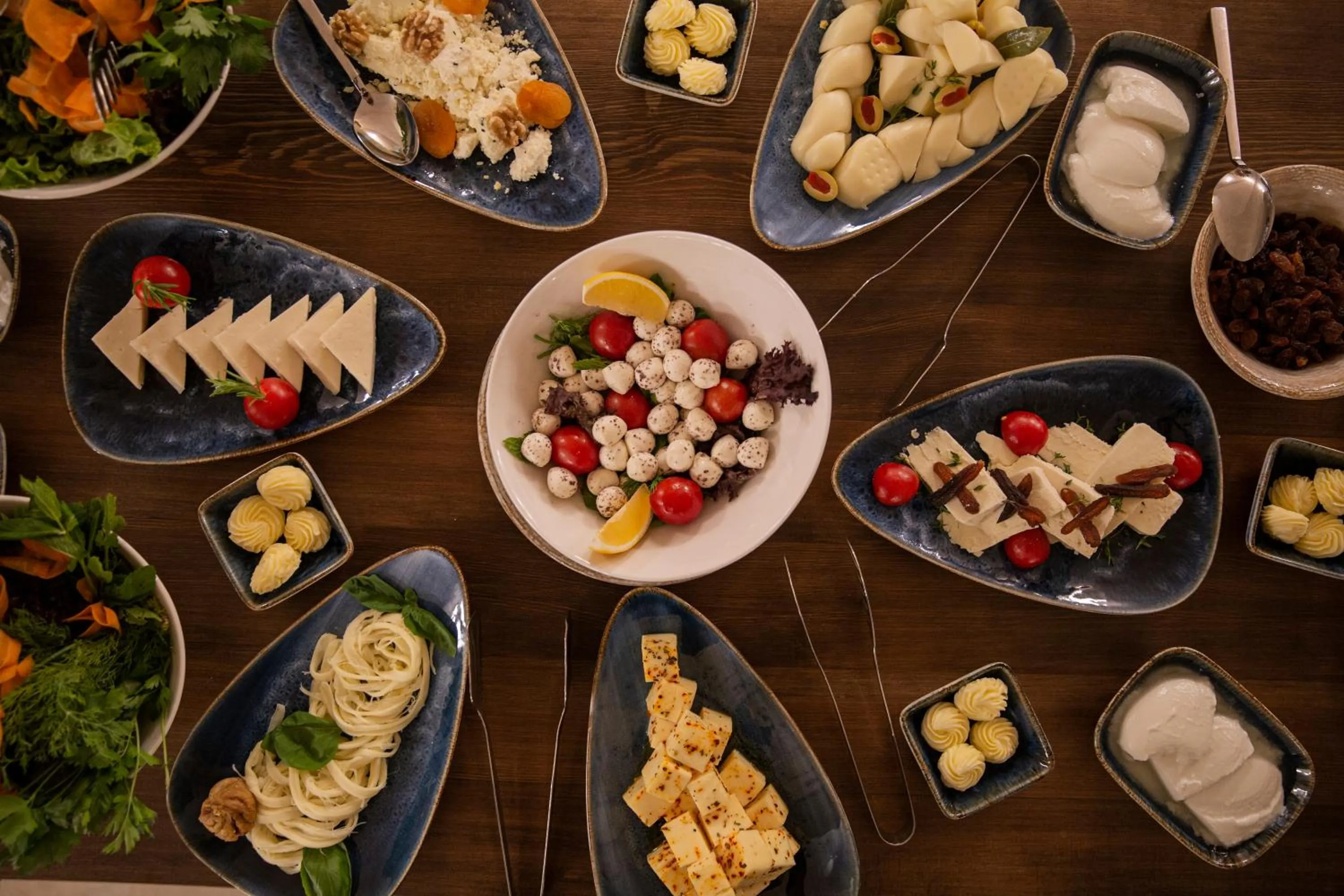 Restaurant/places to eat in Nino Cave Suites