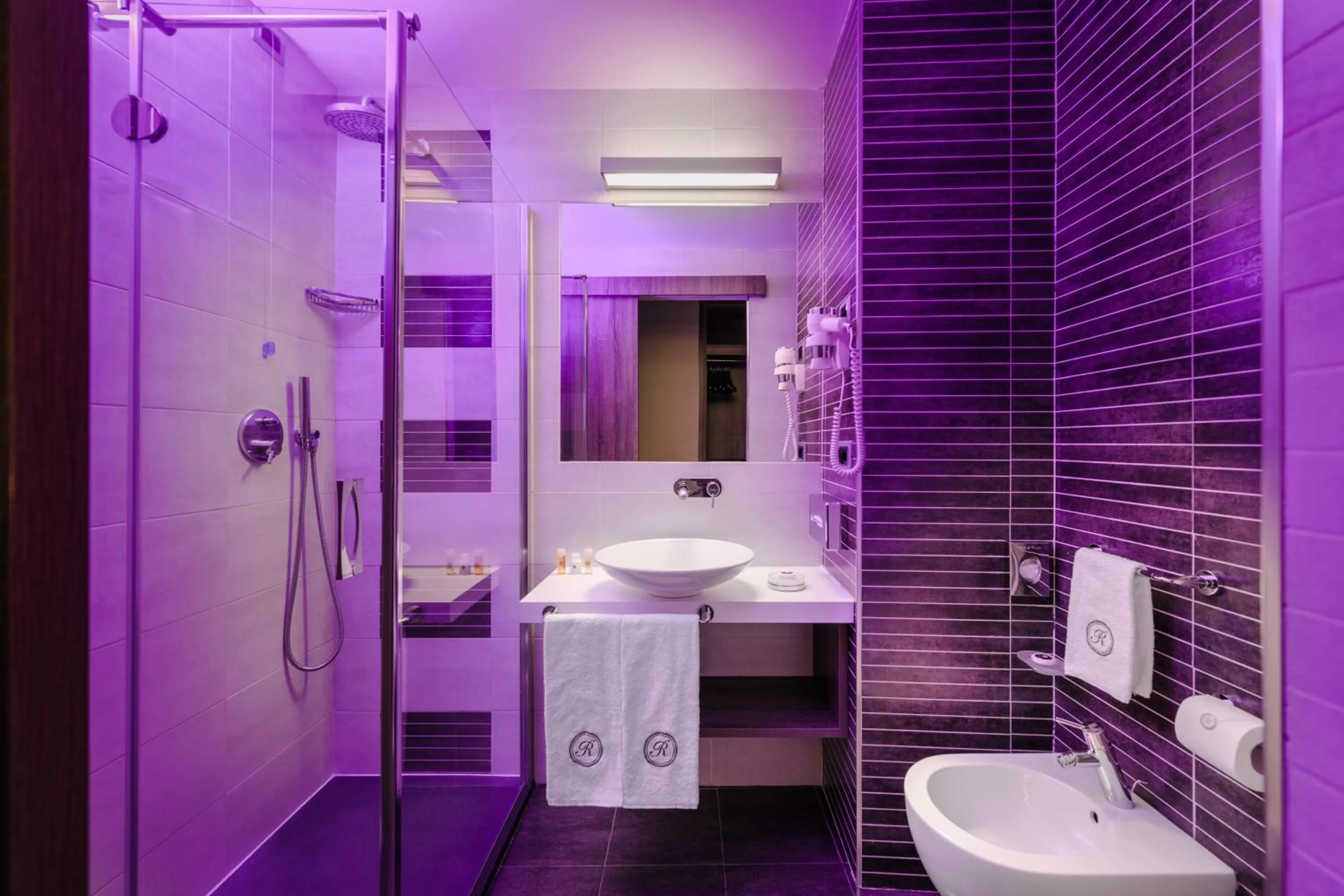 Bathroom in Hotel Mentana, by R Collection Hotels