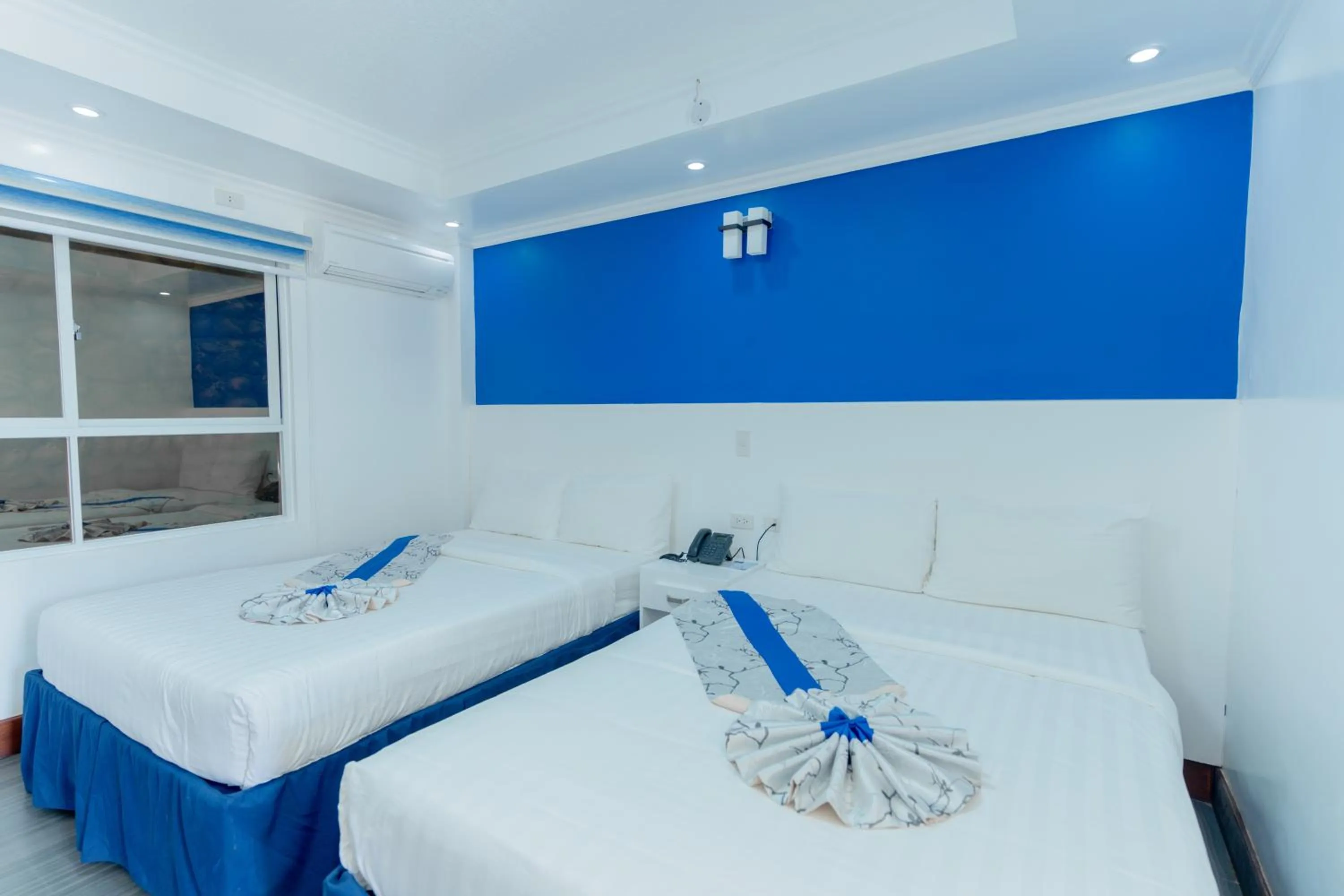 Bed in Santiago Cove Hotel and Restaurant