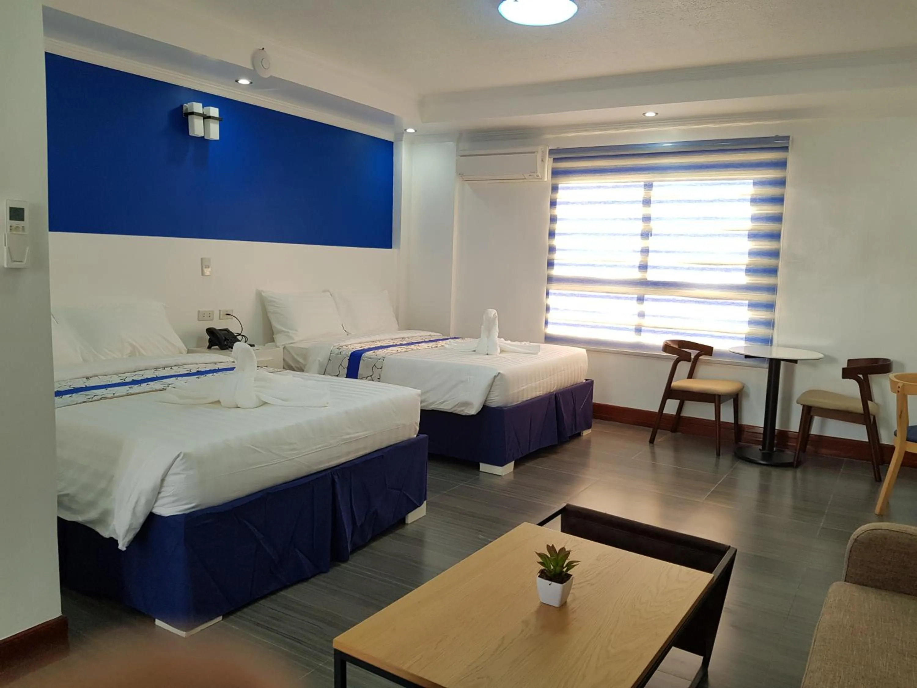 Photo of the whole room, Bed in Santiago Cove Hotel and Restaurant