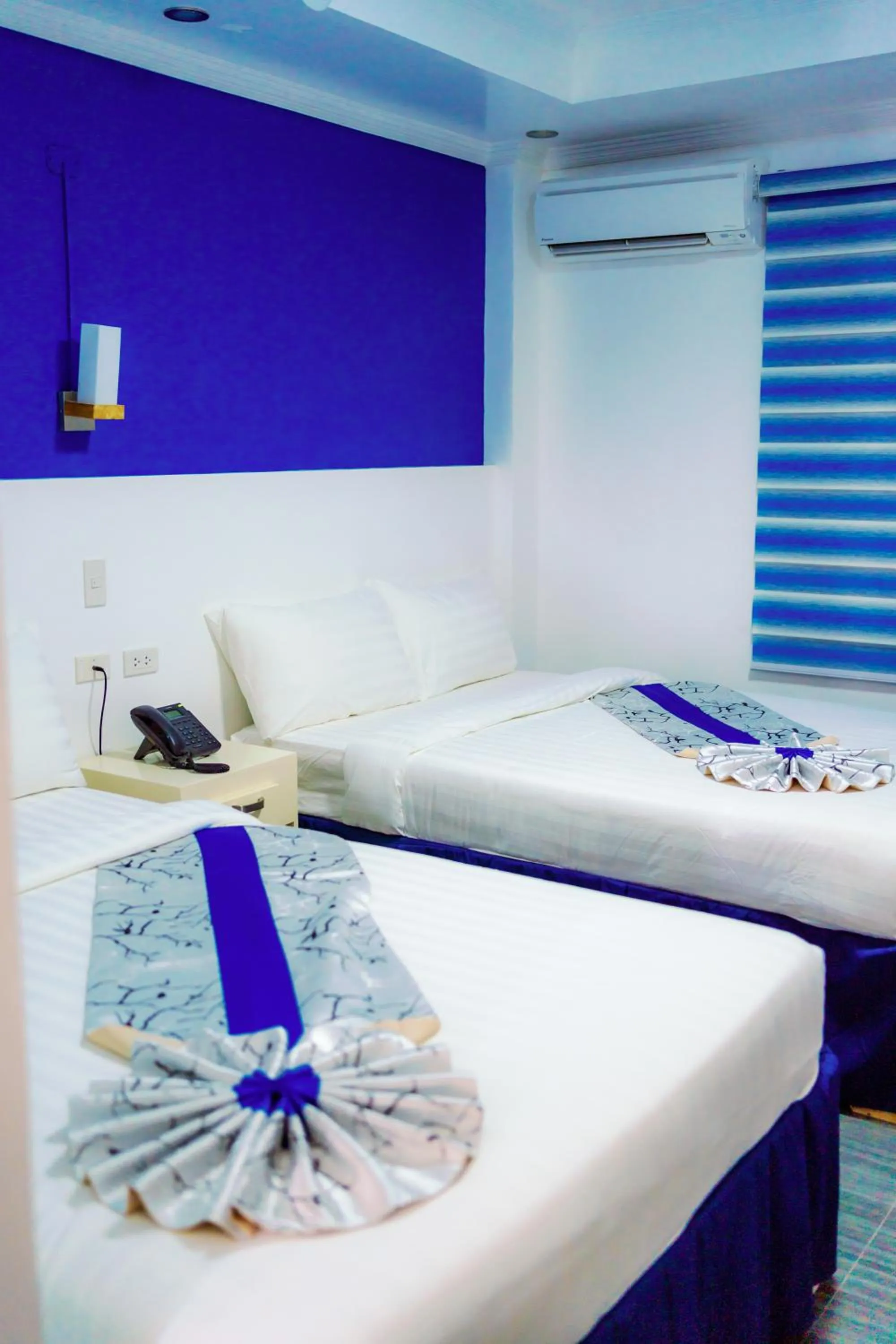 Bed in Santiago Cove Hotel and Restaurant