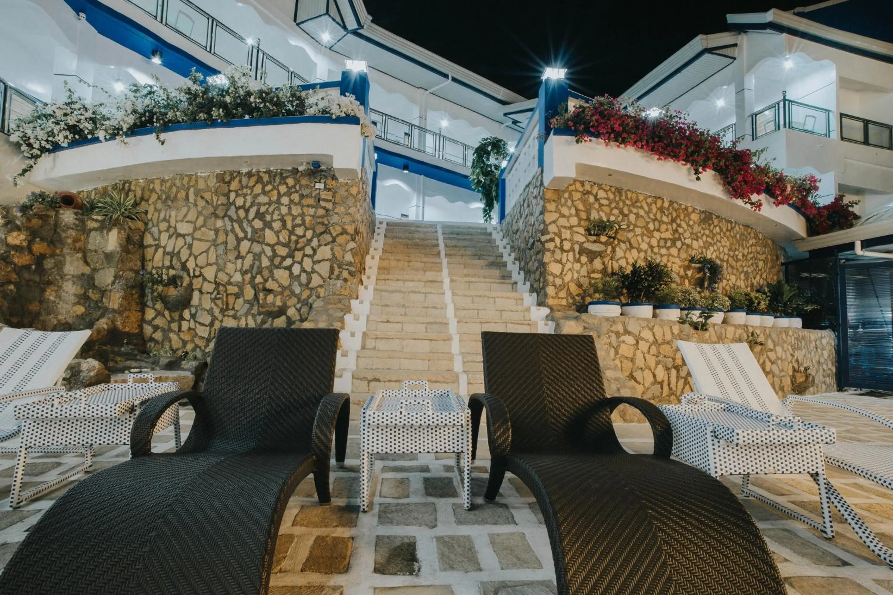 Patio in Santiago Cove Hotel and Restaurant