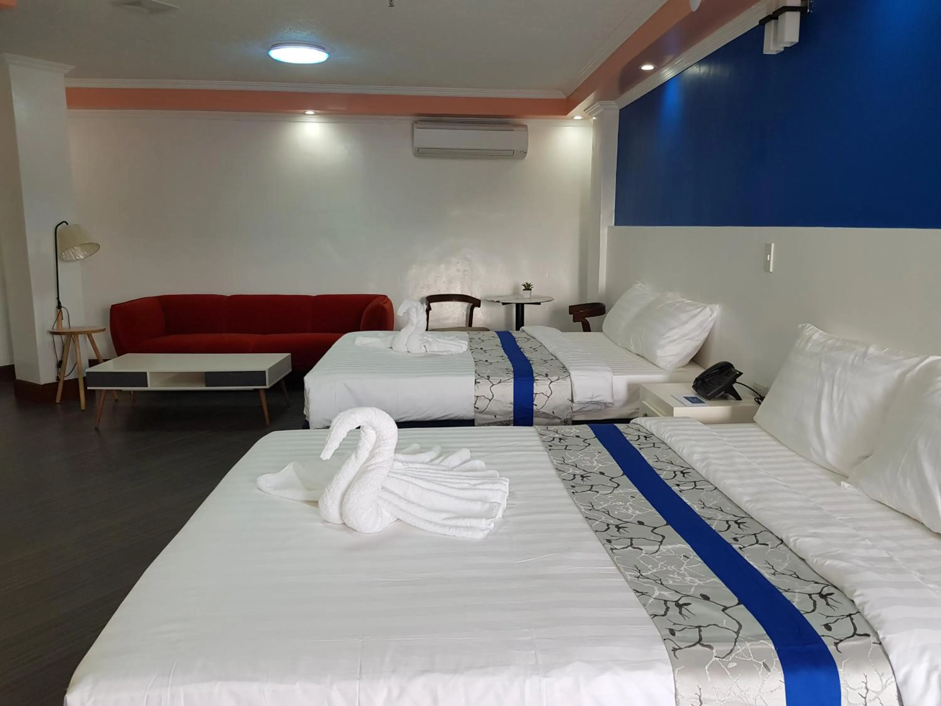 Bed in Santiago Cove Hotel and Restaurant