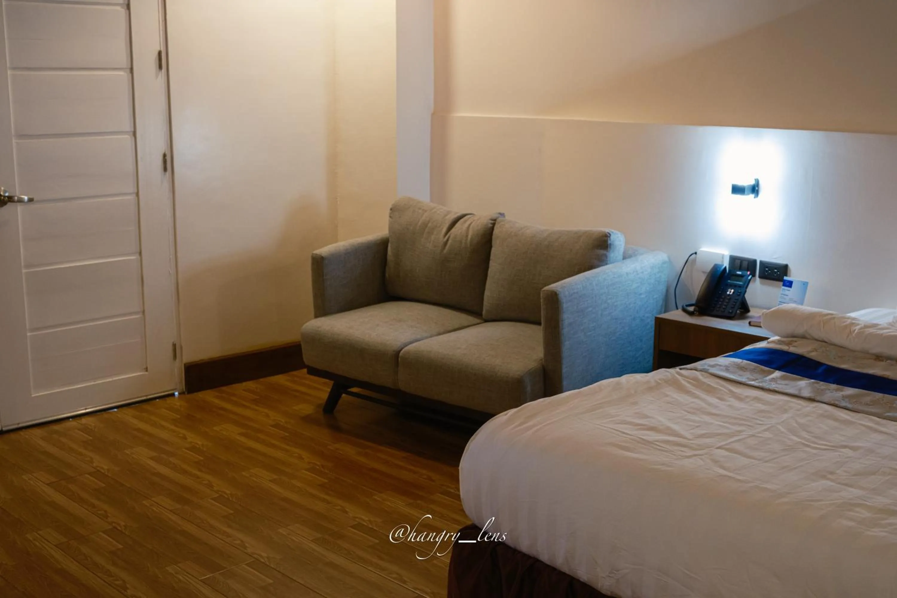 Bed in Santiago Cove Hotel and Restaurant