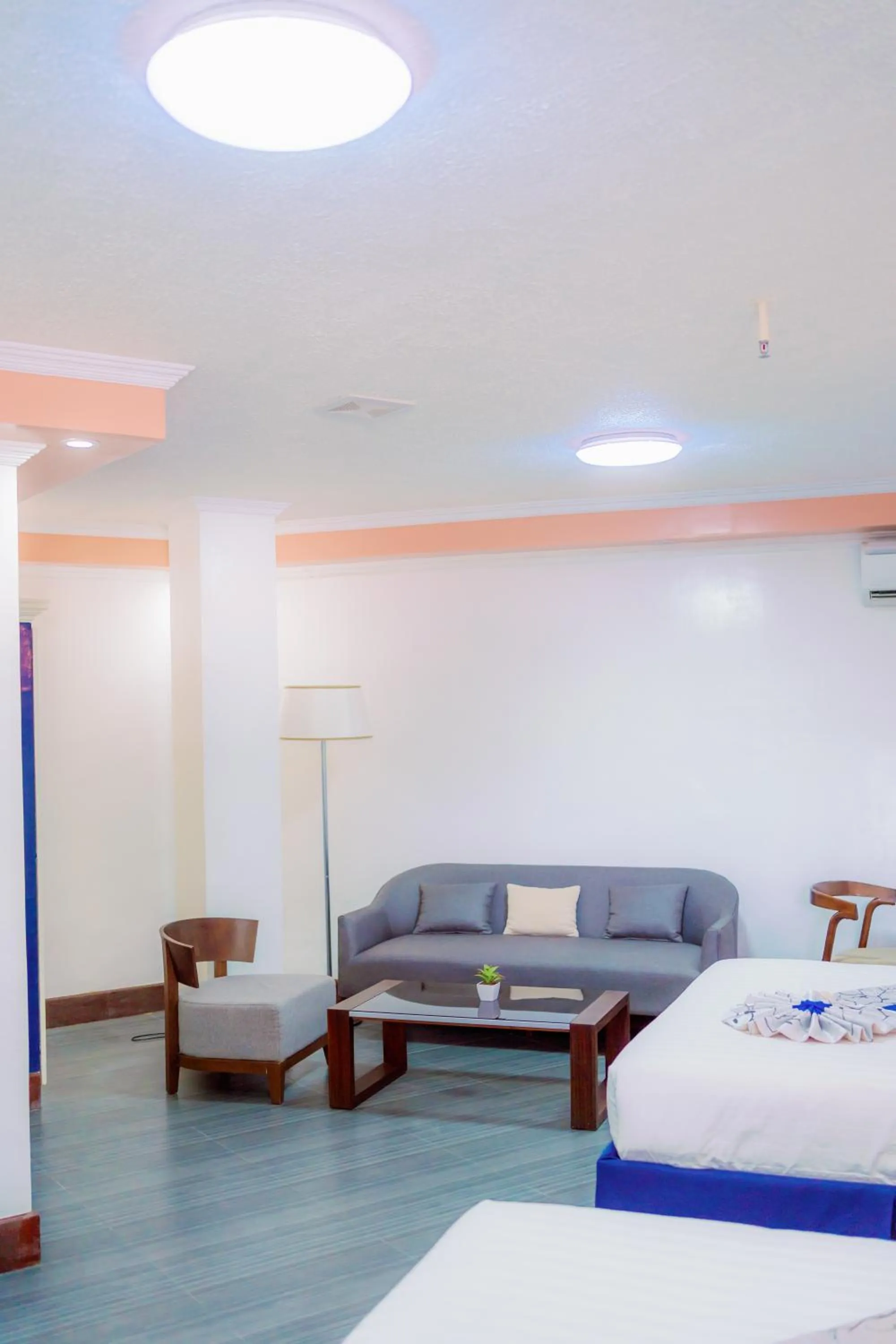 Bed in Santiago Cove Hotel and Restaurant