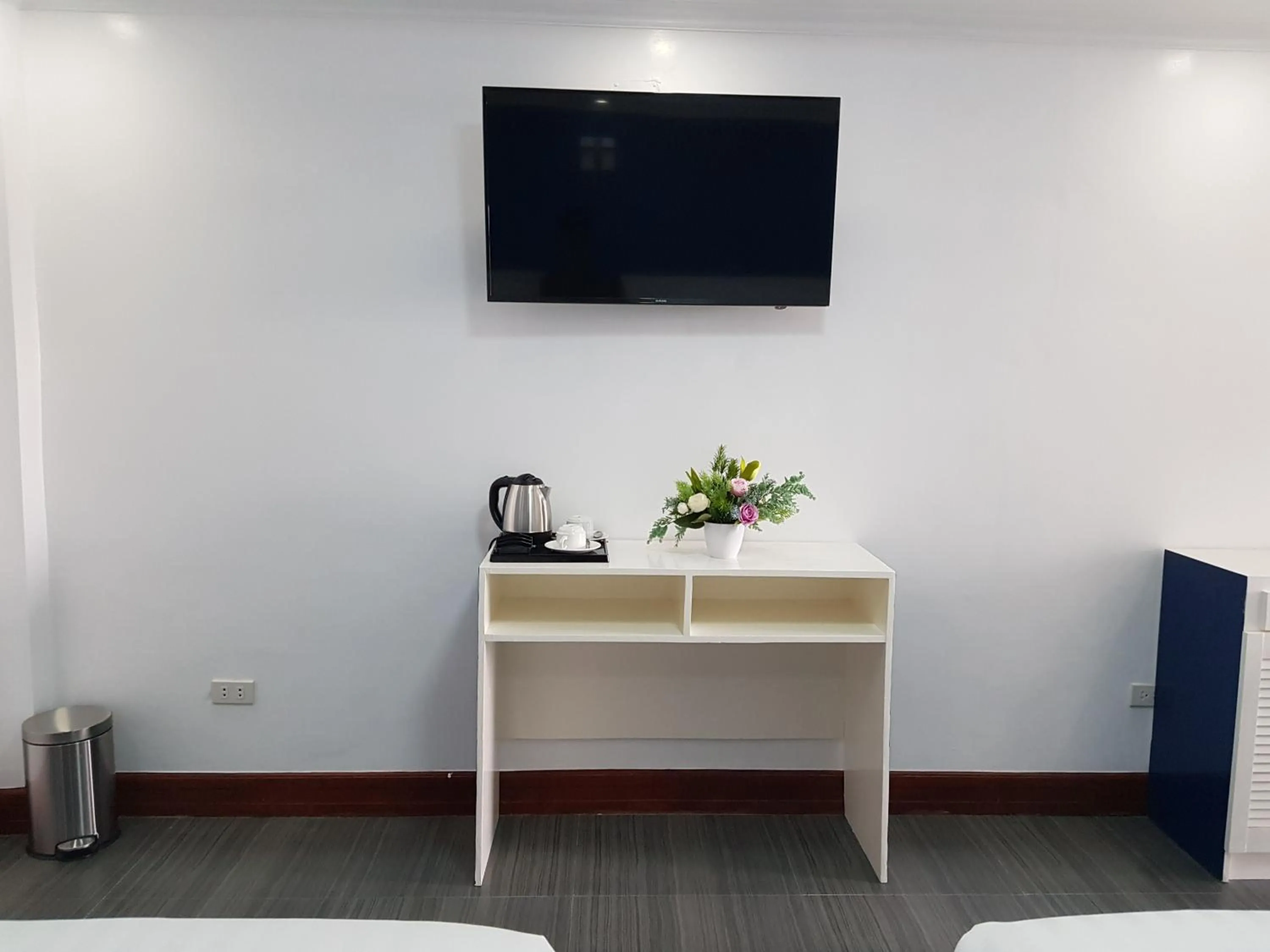 Bed in Santiago Cove Hotel and Restaurant